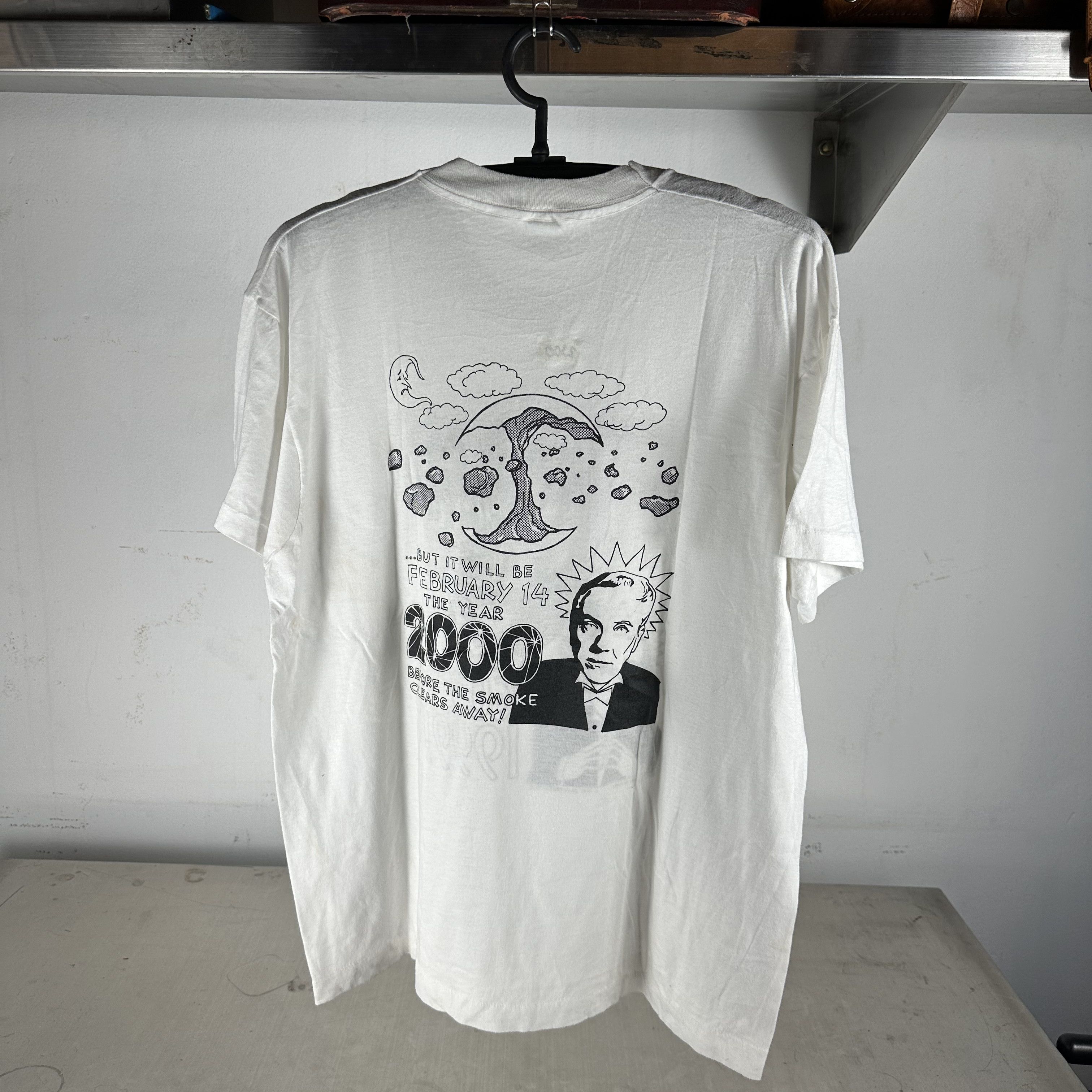 Vintage Vintage 1993 Criswell Predicts The End of the World T-Shirt Size US L / EU 52-54 / 3 - 4 Thumbnail