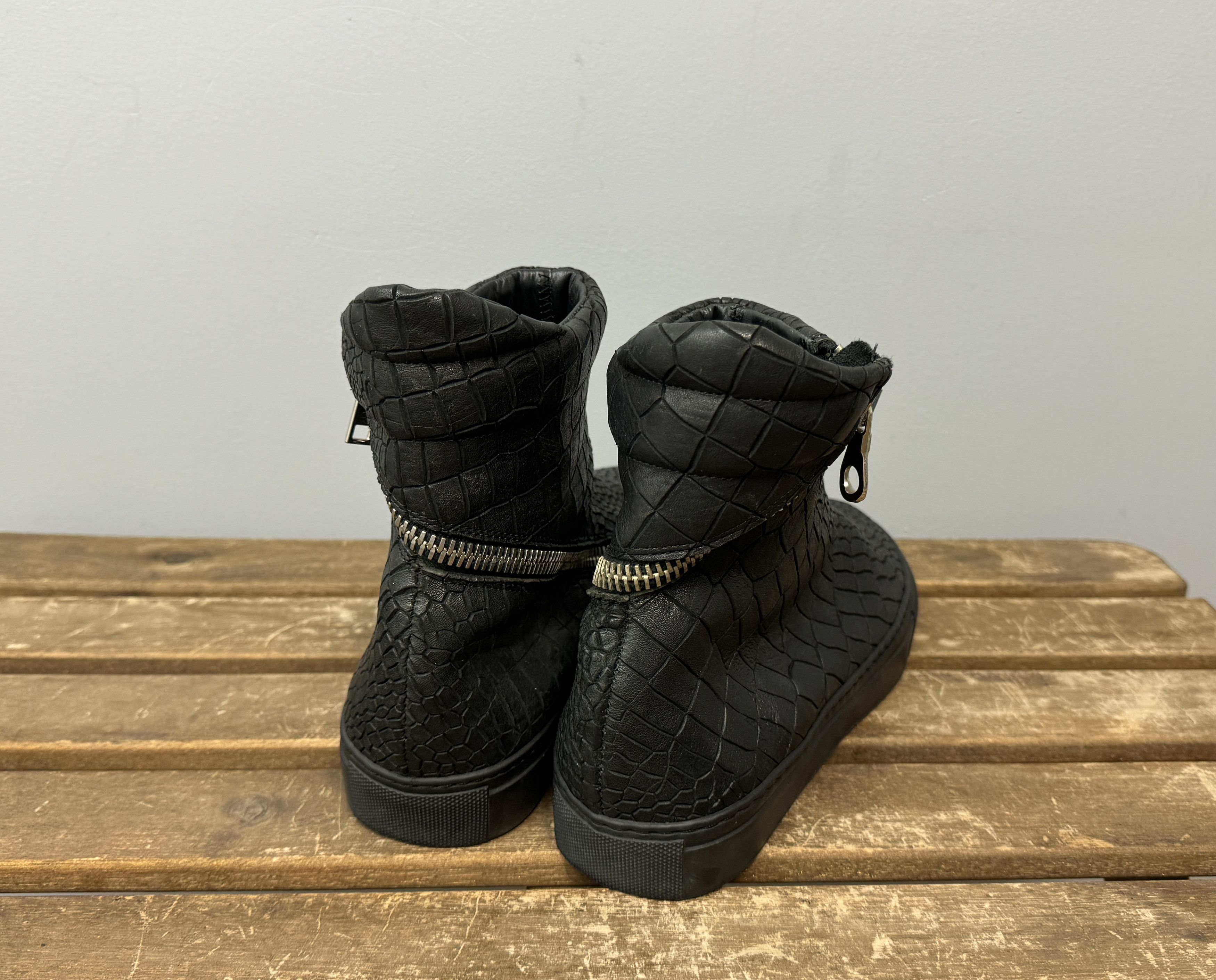 The Last Conspiracy The Last Conspiracy Spiral Zip Leather Boots Size 37 US 7 Size US 7 / IT 37 - 4 Thumbnail