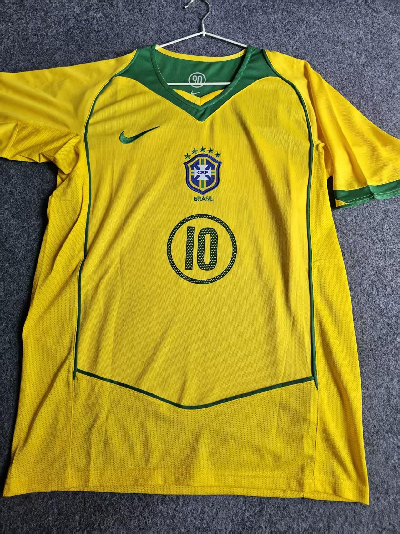 Other 2004 Braz #10 Ronaldinho Jersey Size US S / EU 44-46 / 1 - 2 Thumbnail