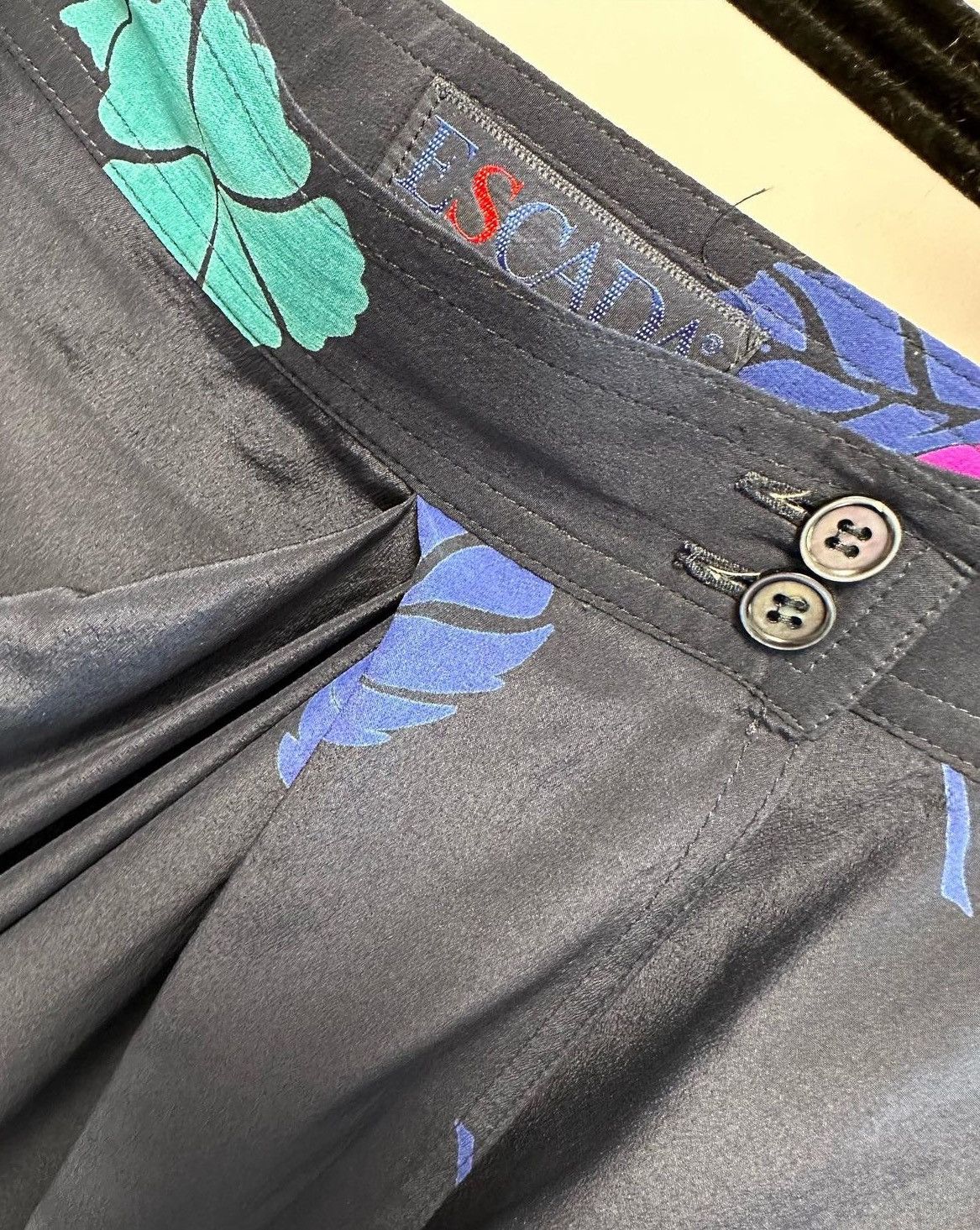 Escada Escada Flowers motif Skirt silk Size 26" / US 2 / IT 38 - 3 Thumbnail