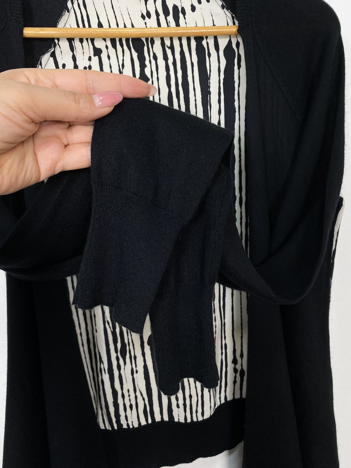 Ted Baker TED BAKER SZ 3 M BLACK FINE KNIT SILK/ANGORA BLEND CARDIGAN Size M / US 6-8 / IT 42-44 - 4 Thumbnail