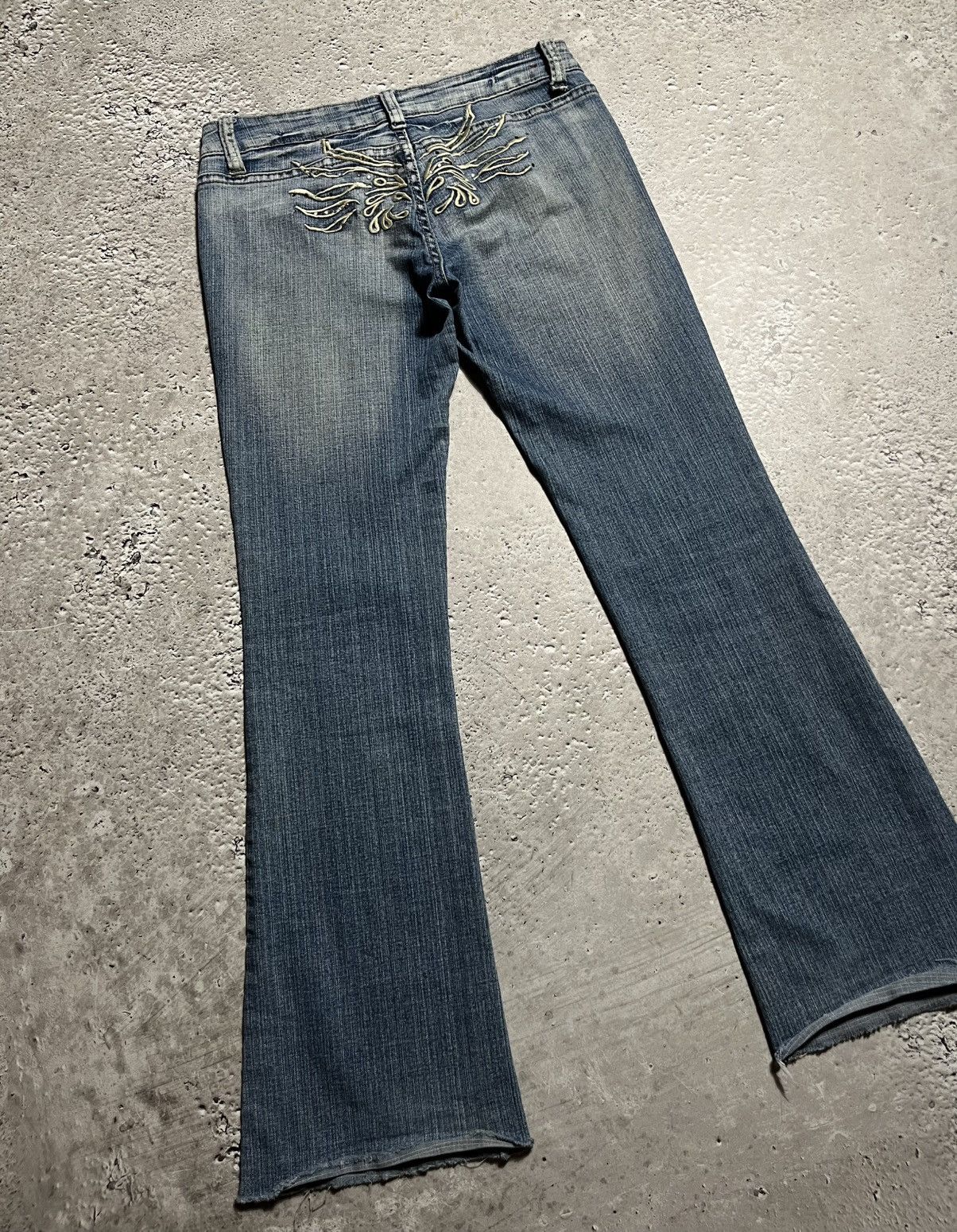 Vintage Y2K Flared Jeans Pants with Rhinestone Embroidered Back Size 30" / US 8 / IT 44 - 4 Thumbnail