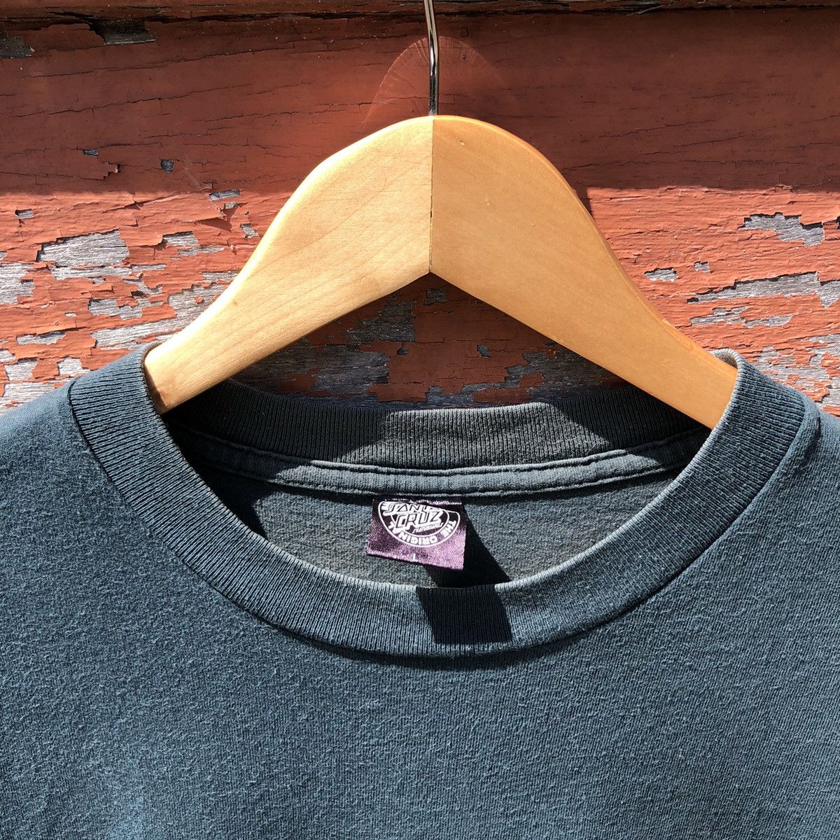 Santa Cruz Skateboards Vintage y2k Faded Santa Cruz Skateboard Tshirt Size US L / EU 52-54 / 3 - 4 Thumbnail