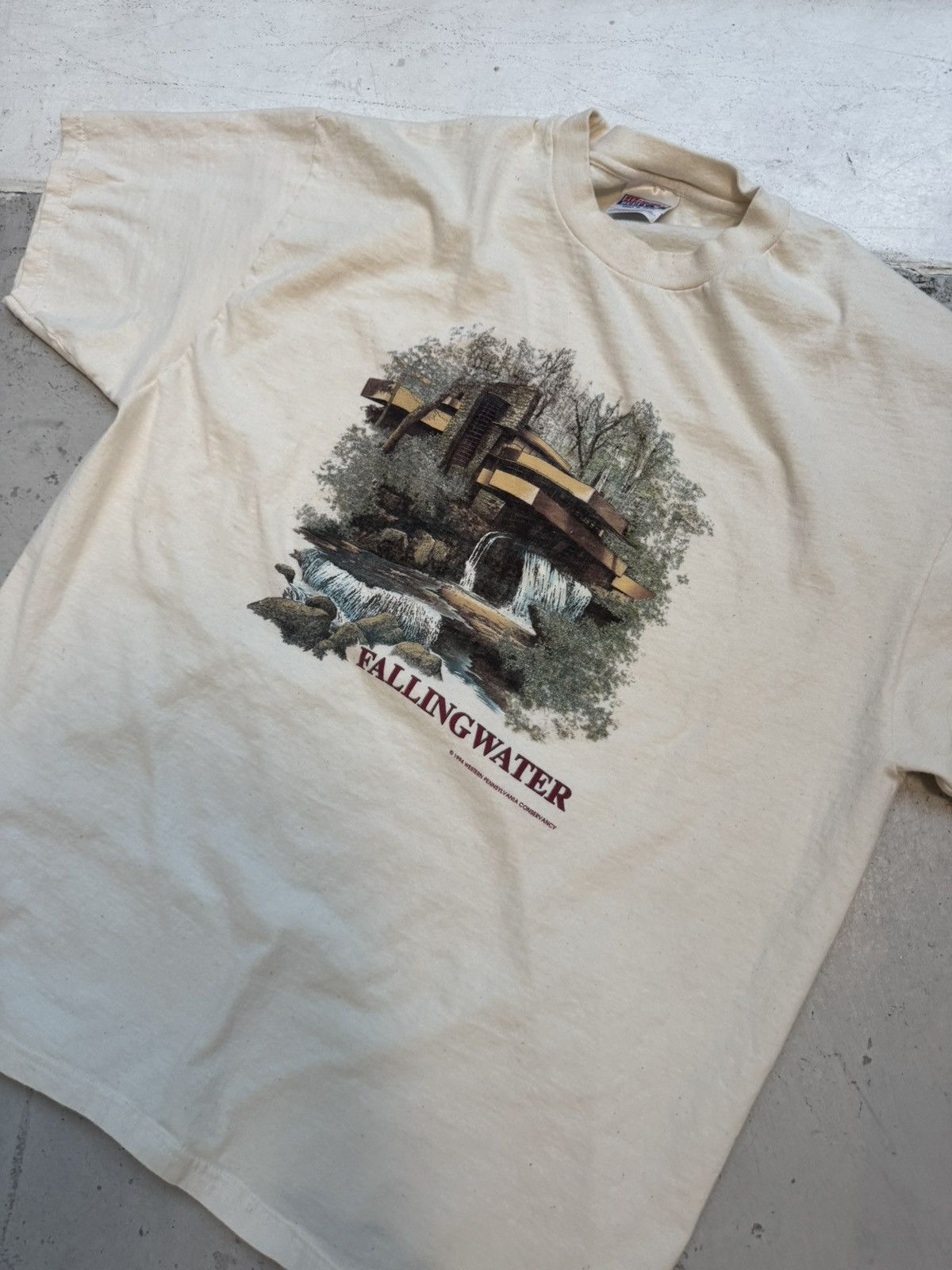 Vintage Vintage INSANE 1994 Fallingwater Frank Lloyd Wright Tee Size US XL / EU 56 / 4 - 1 Thumbnail