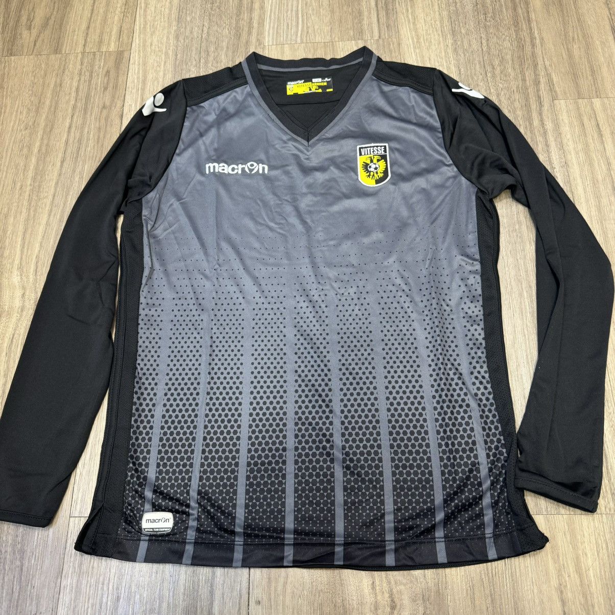 Macron Vitesse 15/16 goalkeeper gk shirt Size US XS / EU 42 / 0 - 1 Thumbnail