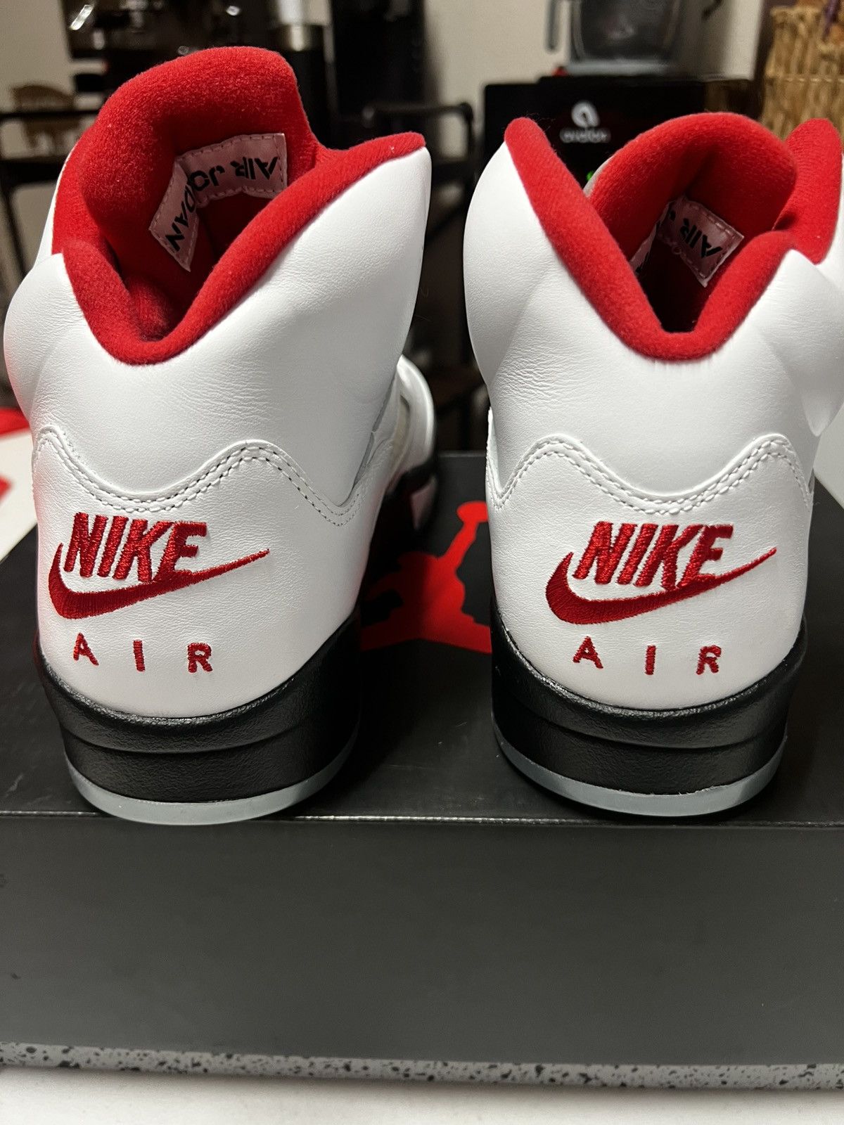 Jordan Brand Jordan 5 Retro Fire Red Silver Tongue Size US 9.5 / EU 42-43 - 4 Thumbnail