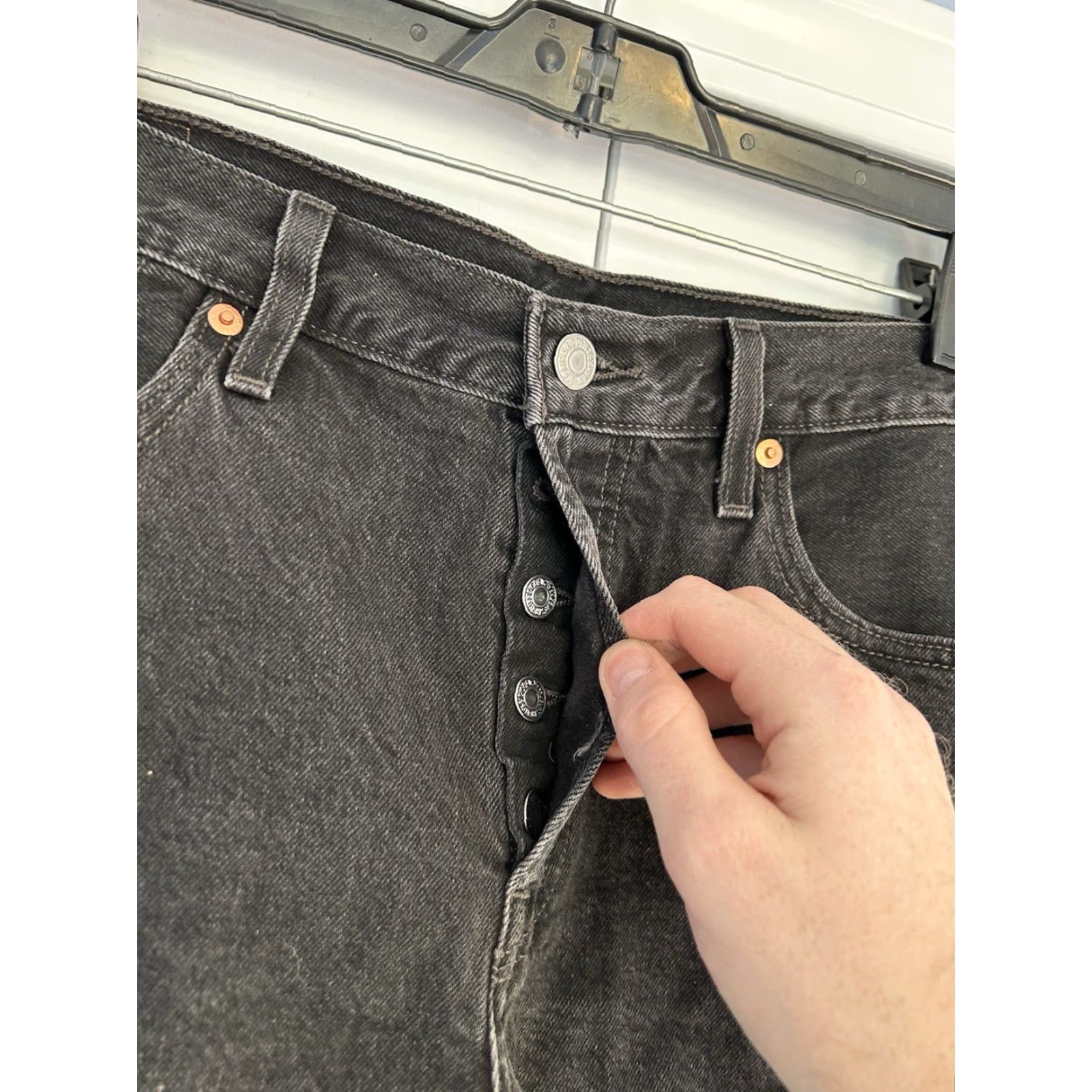 Levi's VINTAGE Levi’s 501 Black Distressed Raw Hem Hi-Rise Button Fly Cut Off Jean Shorts Women Sz 31 Size 24" / US 00 / IT 34 - 5 Thumbnail