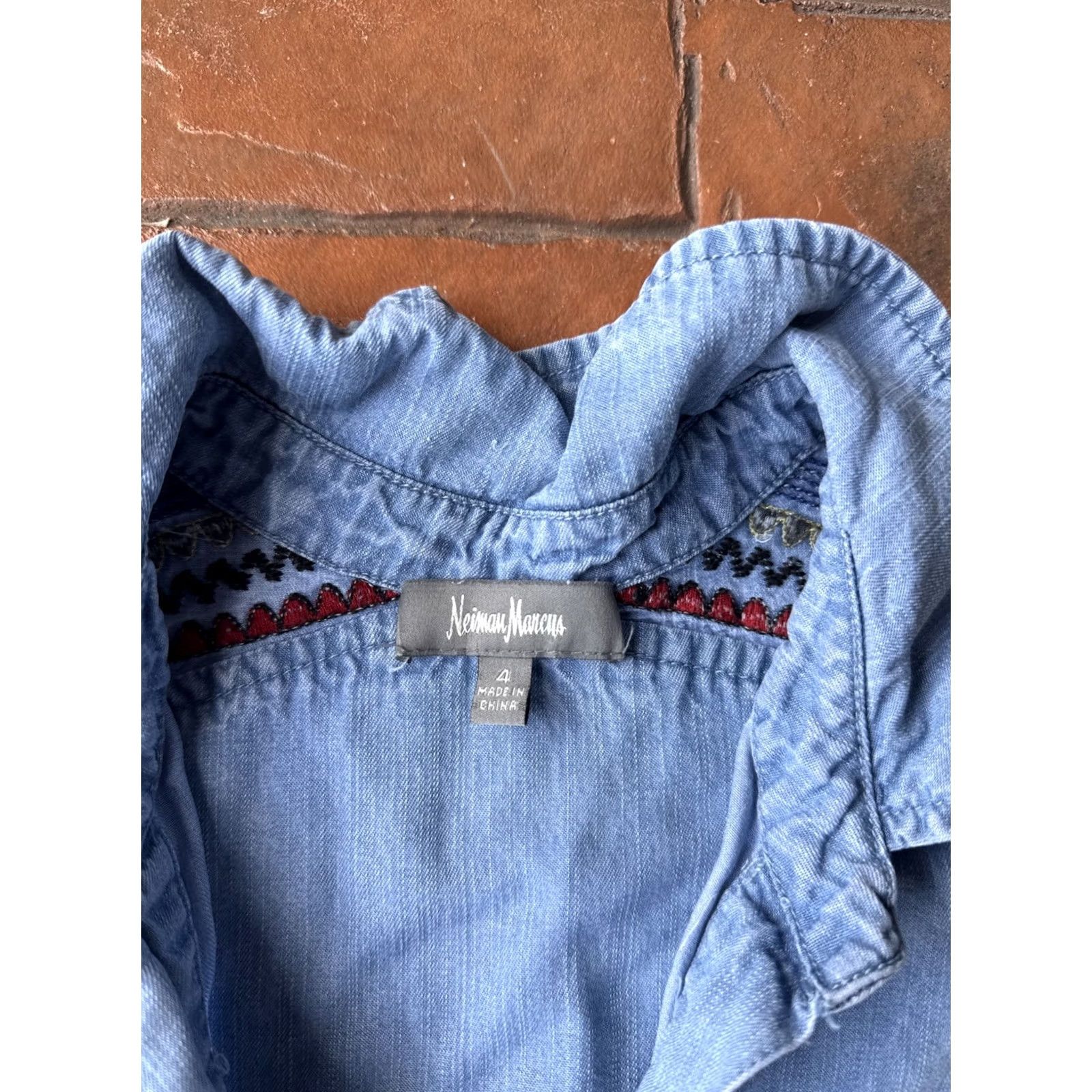 Neiman Marcus VINTAGE Neiman Marcus Denim Embroidered Pocket Sleeveless Dress Women's 4 Blue Size S / US 4 / IT 40 - 2 Thumbnail