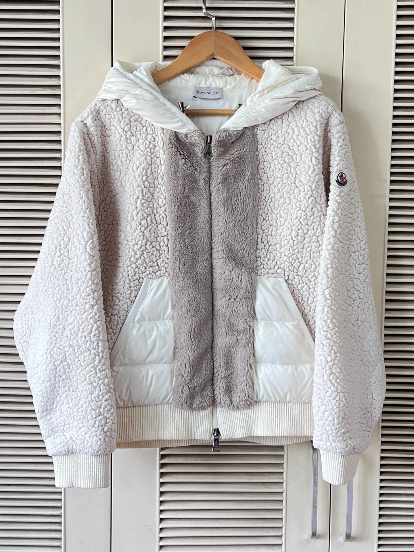 Moncler Moncler cream lamb down hooded zip S like new Size S / US 4 / IT 40 - 1 Thumbnail
