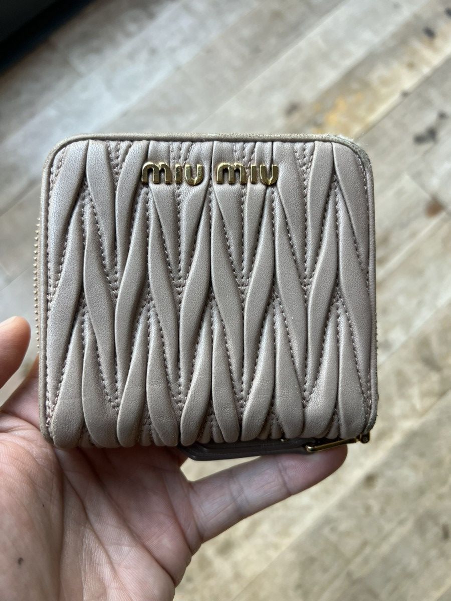 Miu Miu Miu miu lamb skin wallet Size M / US 6-8 / IT 42-44 - 14 Thumbnail