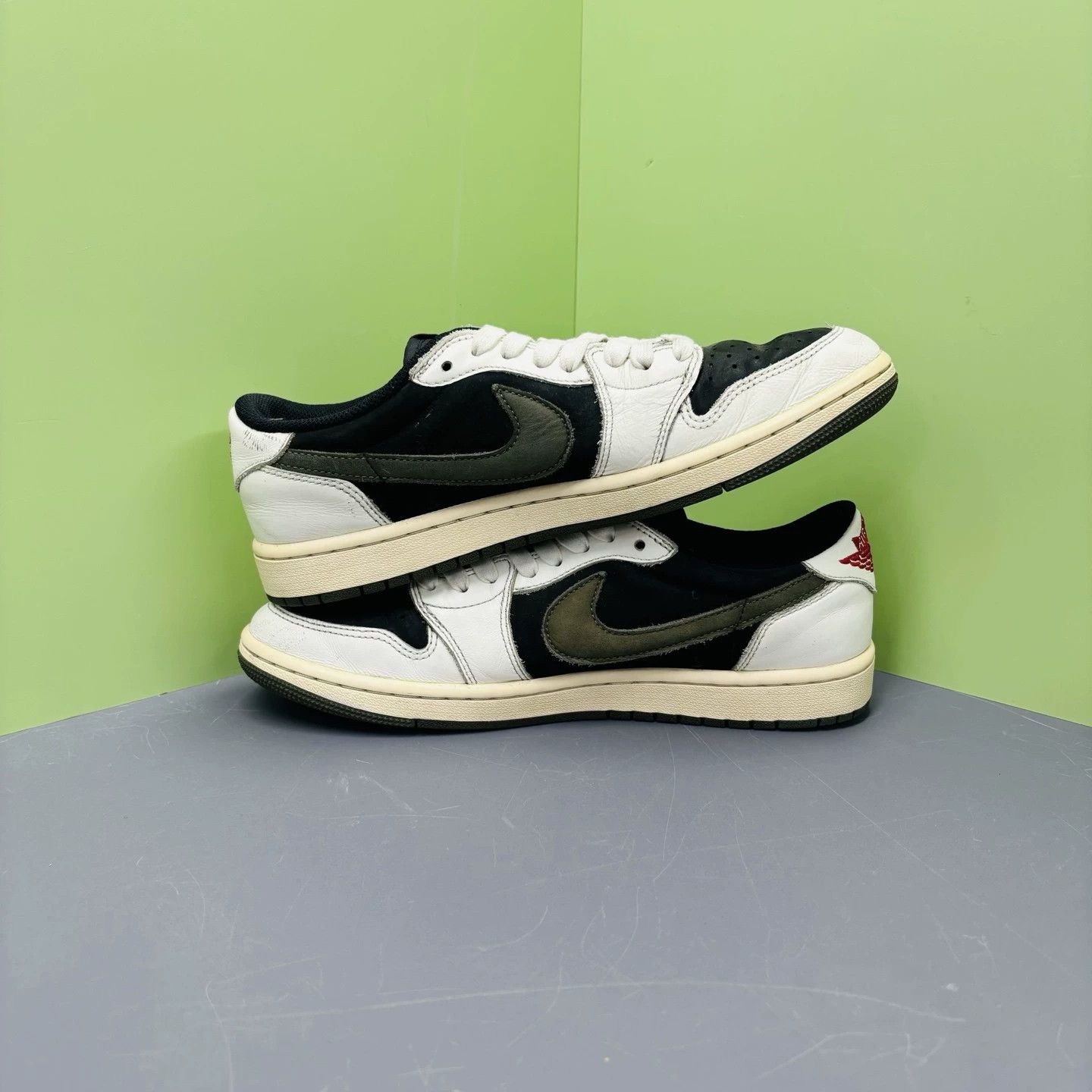 Ts(S) TS AJ1 Reverse Swoosh 5.0 Olive Green Size US 9 / EU 42 - 4 Thumbnail