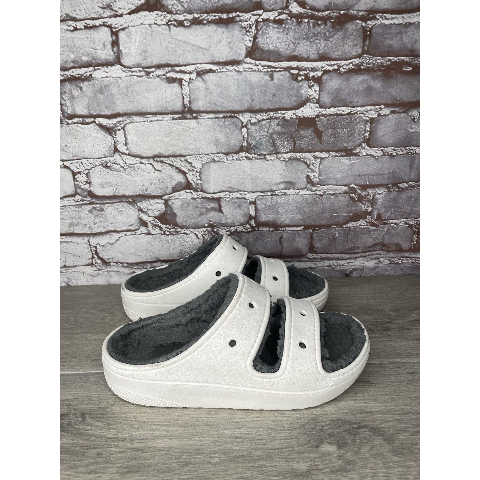 Crocs Crocs White Rubber Fur Sandals Platform Women Sz 7M US/38EU Size US 7 / IT 37 - 7 Thumbnail
