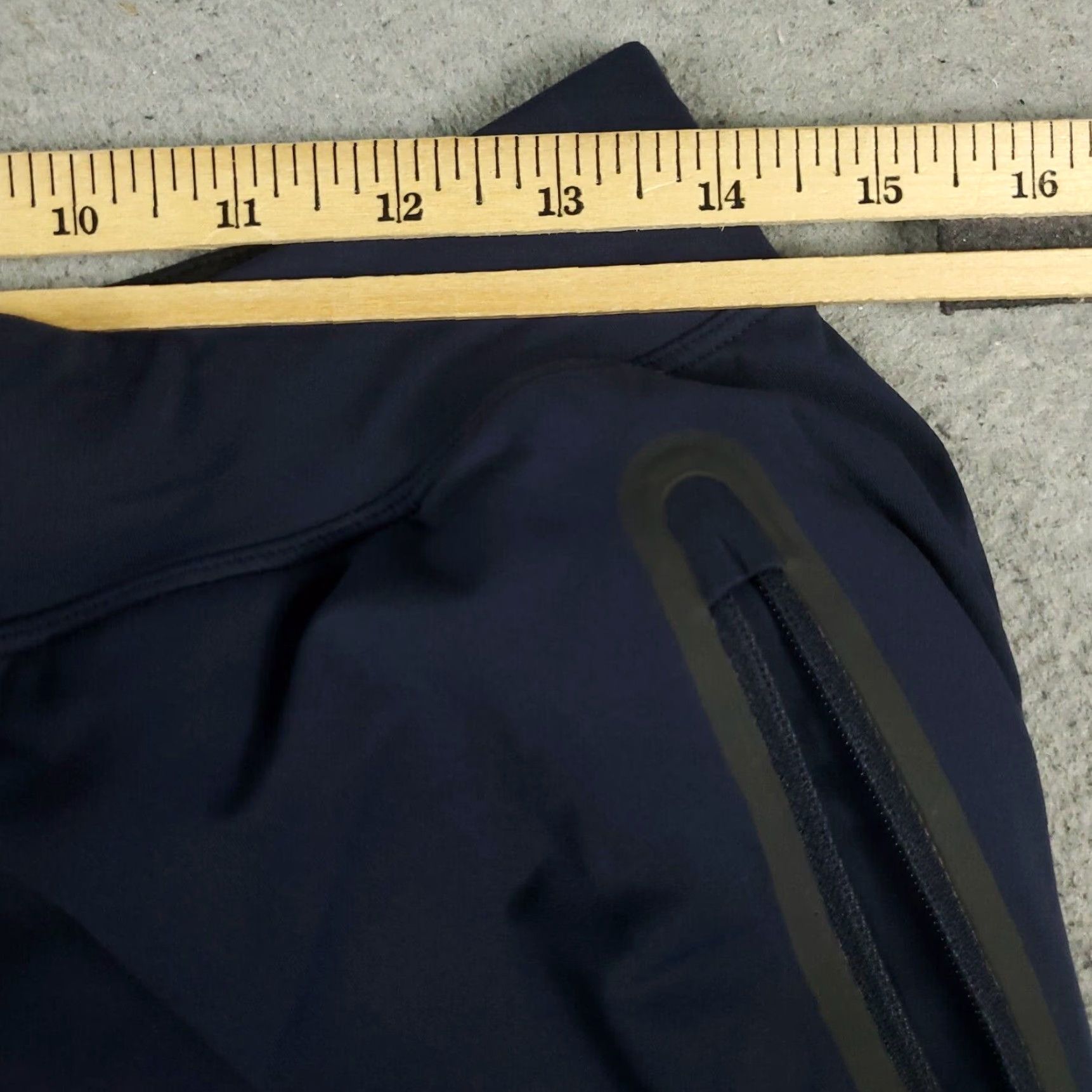 Lululemon Lululemon Shorts Mens M Blue Zipper Pockets Lace Tie Stretch Athletic Regular Size US 31 - 4 Thumbnail