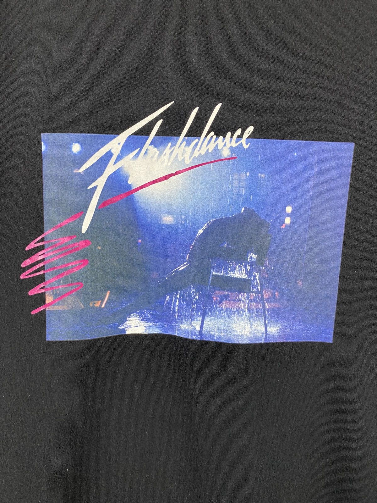 Uniqlo Uniqlo X 80s Movie Flashdance Big Print On Back T-Shirt Size US XL / EU 56 / 4 - 2 Thumbnail