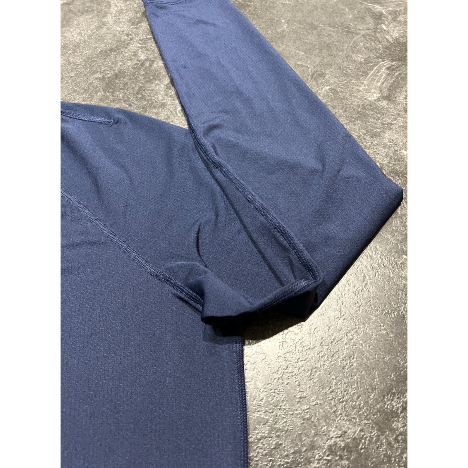 Under Armour Under Armour HeatGear Compression Shirt Men's XL Navy Blue V-Neck Long Sleeve Activewear Size US XL / EU 56 / 4 - 2 Thumbnail
