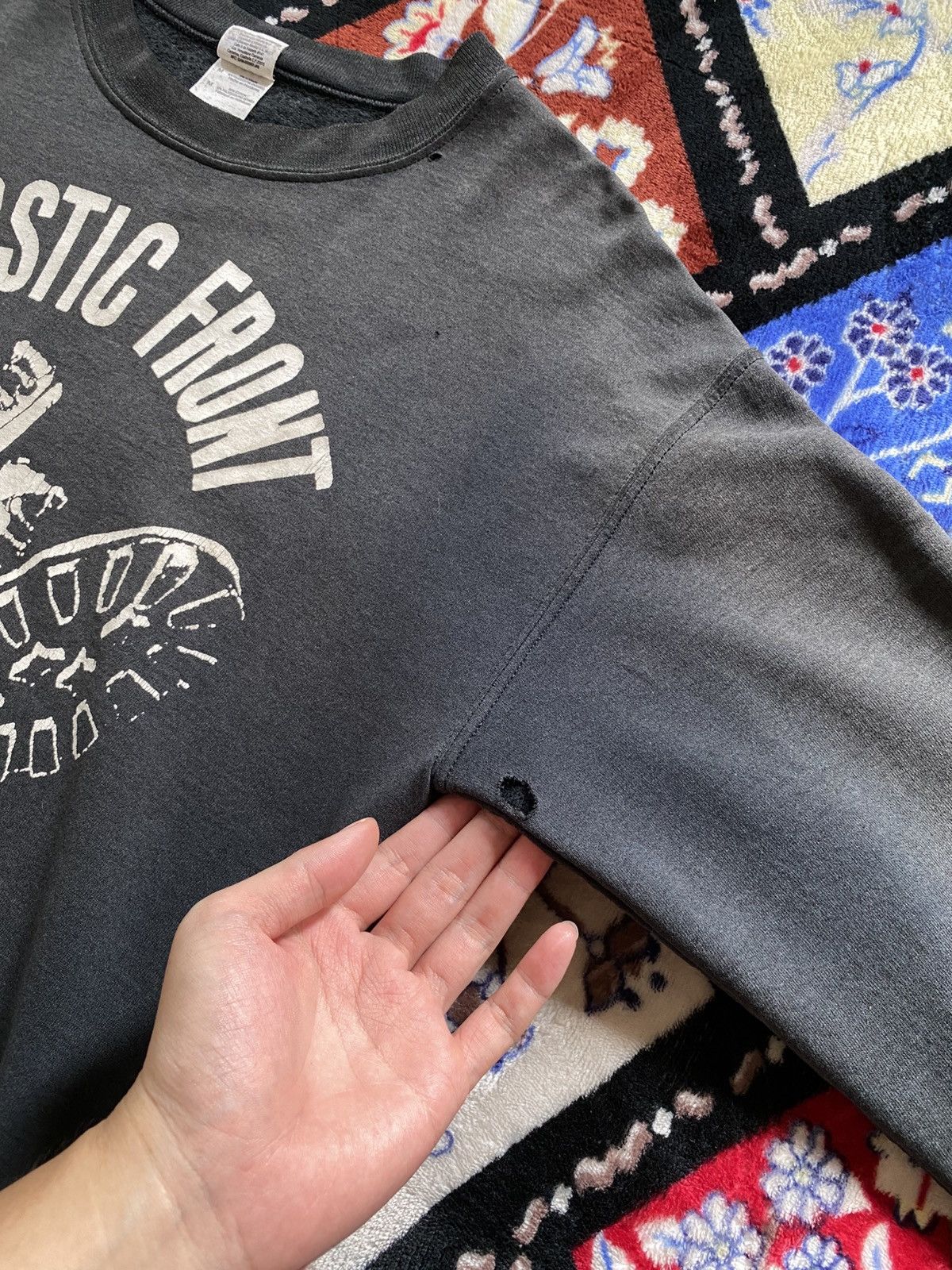 Band Tees 00s Agnostic Front Skinhead Sweatshirt Sunfaded Thrashed Size US M / EU 48-50 / 2 - 11 Thumbnail