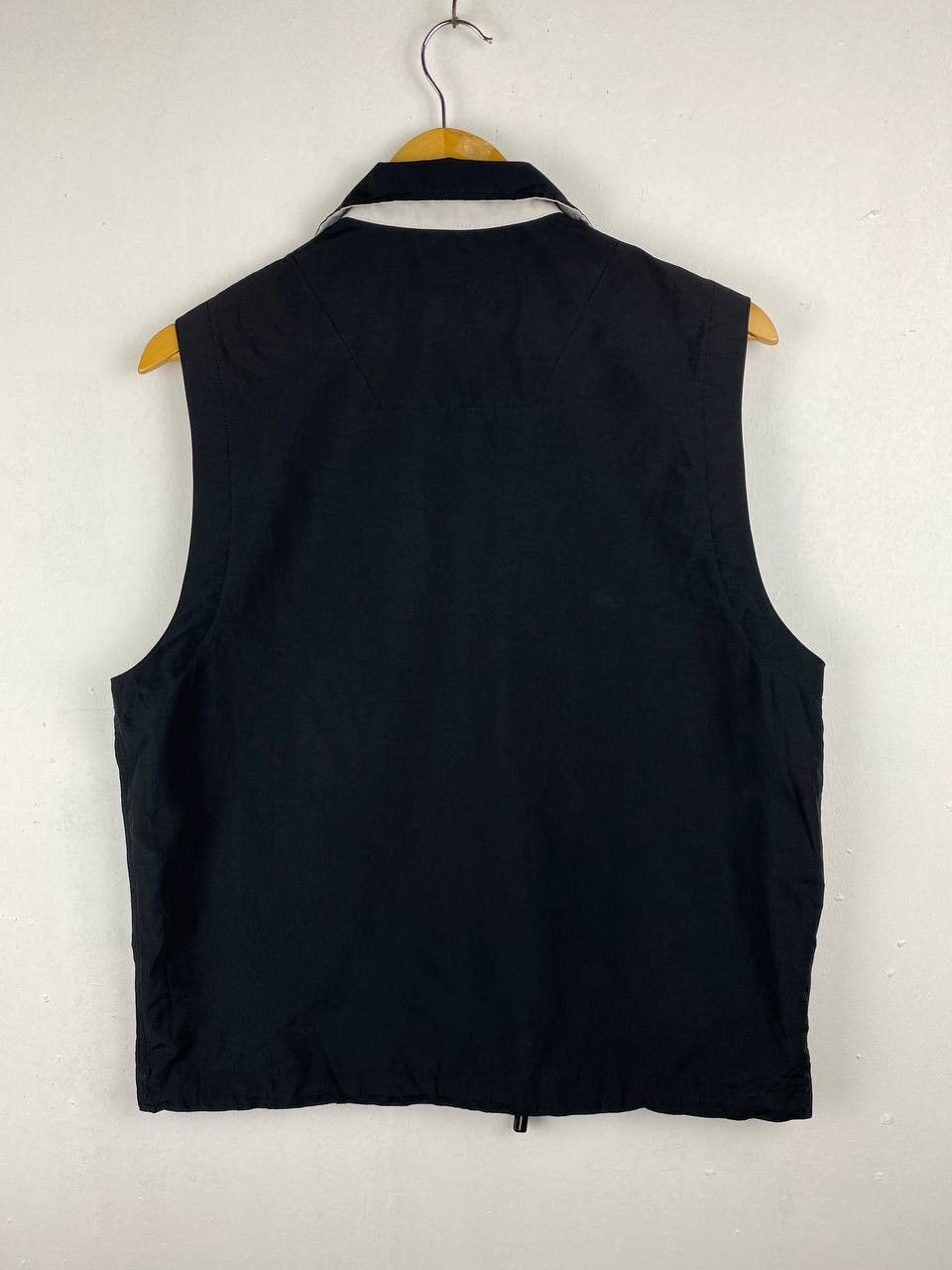 United Colors Of Benetton benetton formula 1 vest nice design Size US M / EU 48-50 / 2 - 8 Thumbnail