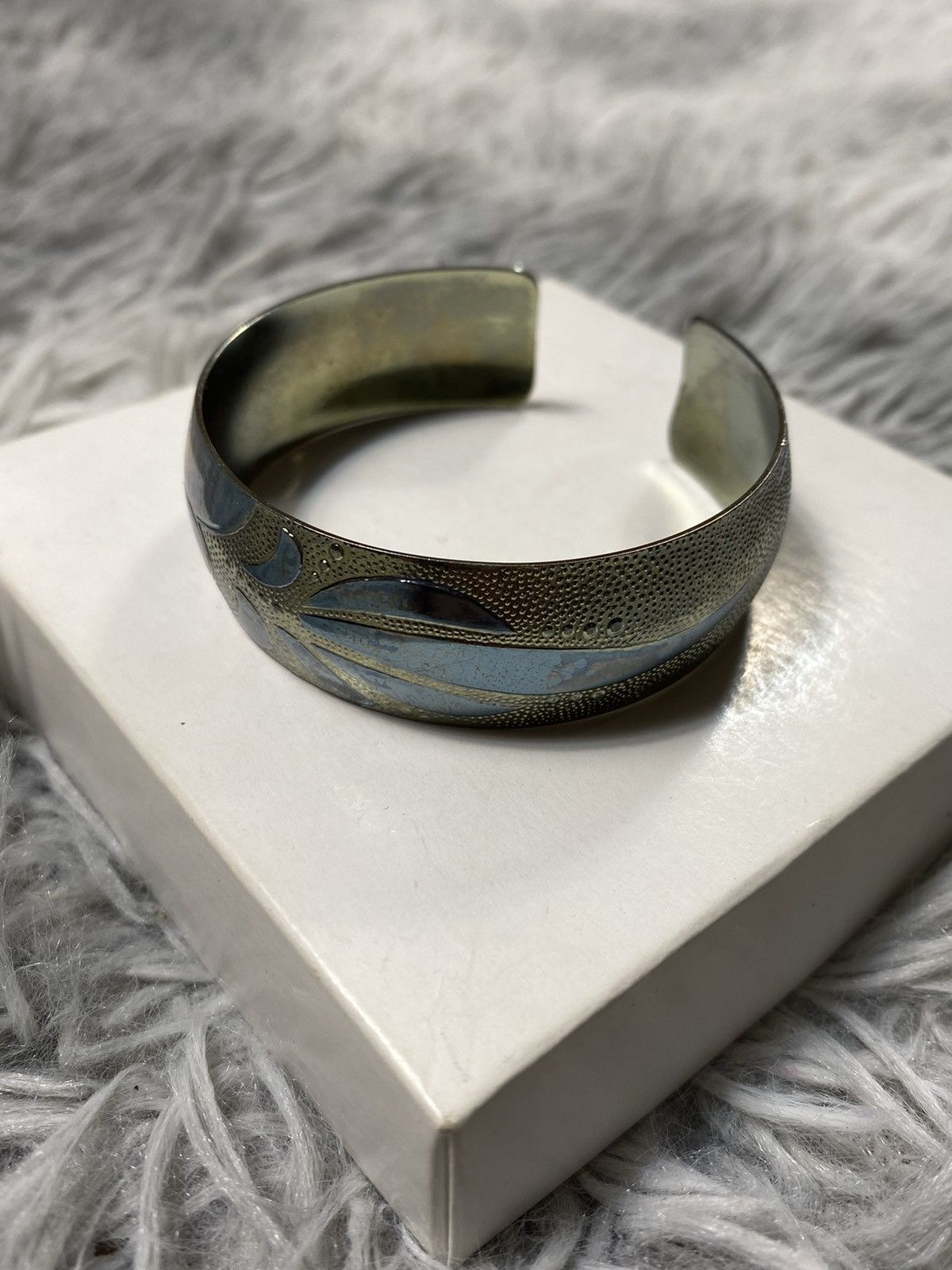 Jewelry Vintage Engraved Metal Cuff Bracelet – Japanese Brand Size ONE SIZE - 4 Thumbnail