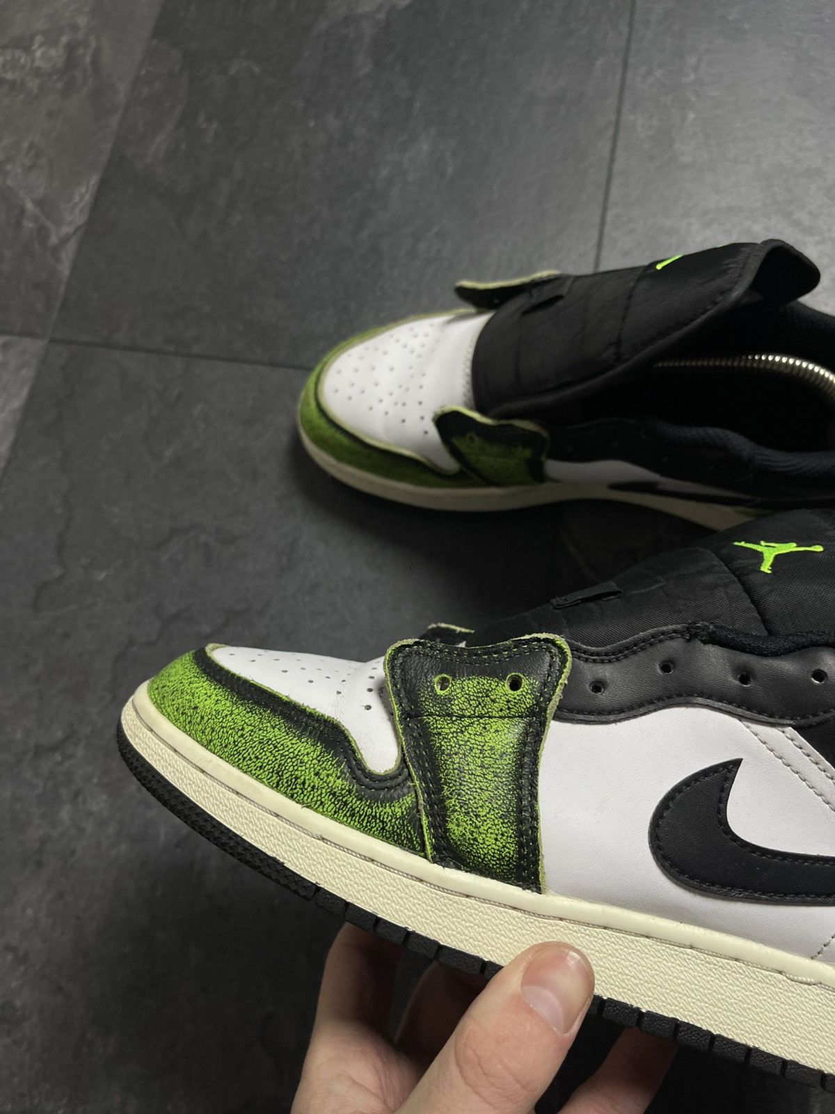 Streetwear Nike Air Jordan 1 Low SE GS Black/Green Size US 7 / EU 40 - 8 Thumbnail