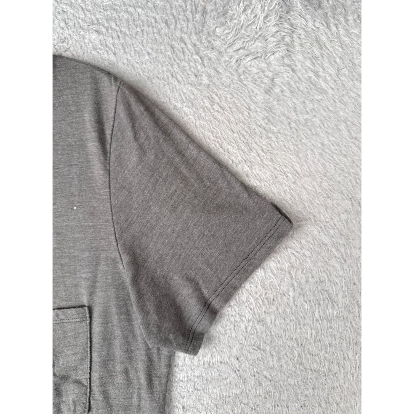 The North Face The North Face Shirt Women Medium Gray Pocket Scoop Neck Polyester Blend READ Size M / US 6-8 / IT 42-44 - 2 Thumbnail