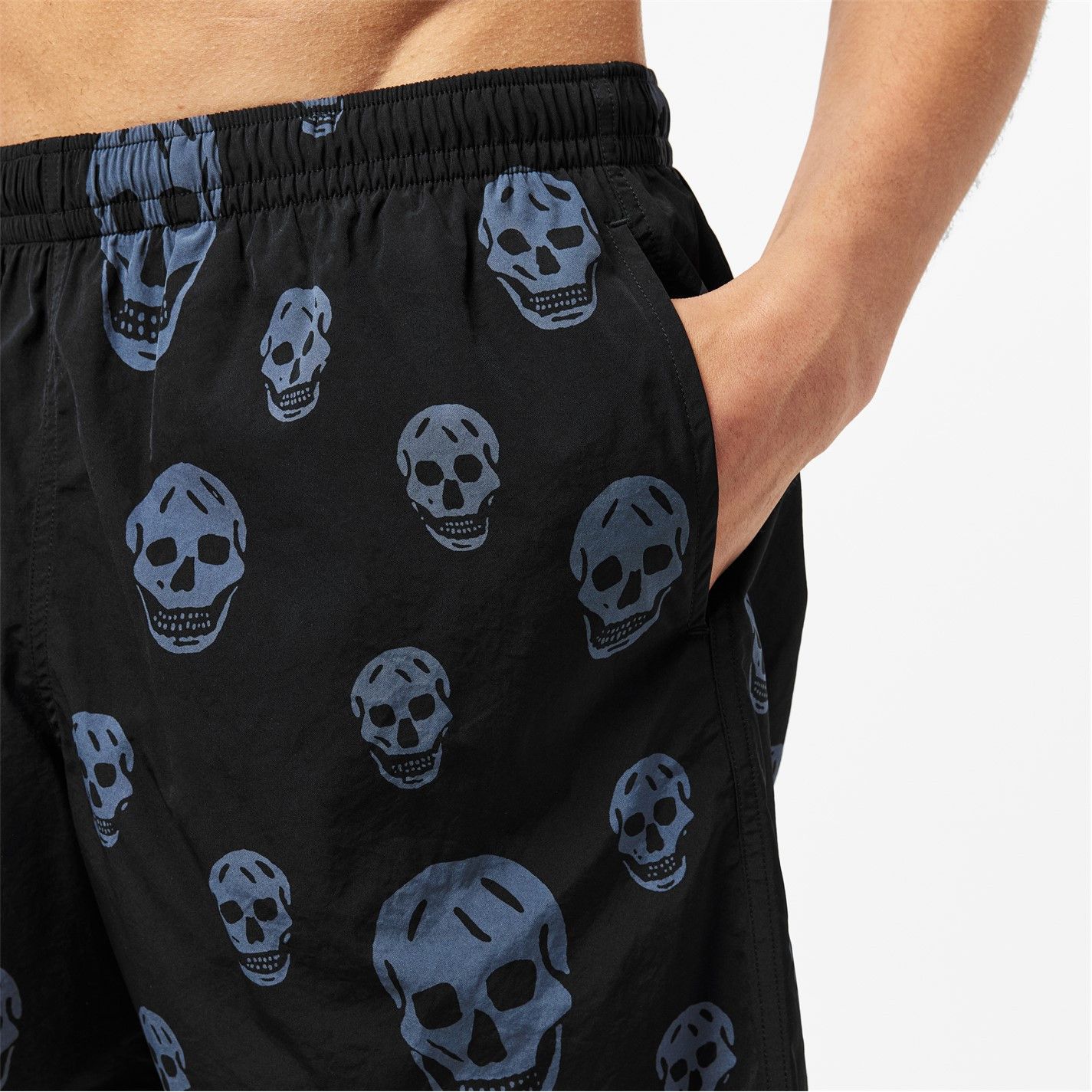 Alexander McQueen o1g2r1mq0326 Alex Tailored Fit Swim Shorts in Black Size US 32 / EU 48 - 4 Thumbnail