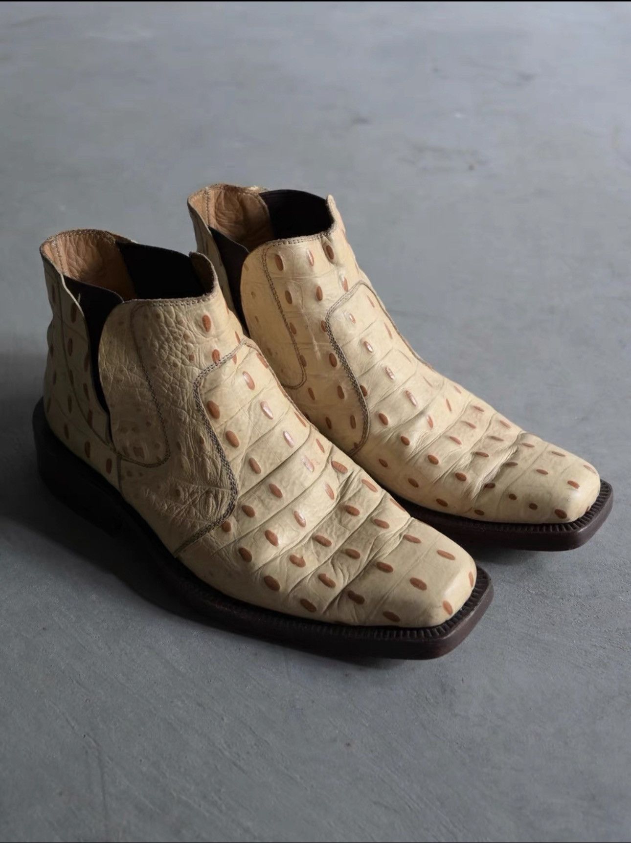 Yoshiyuki Konishi Yoshiyuki Konishi Cowhide embossed square toe Chelsea boots Size US 8 / EU 41 - 1 Thumbnail