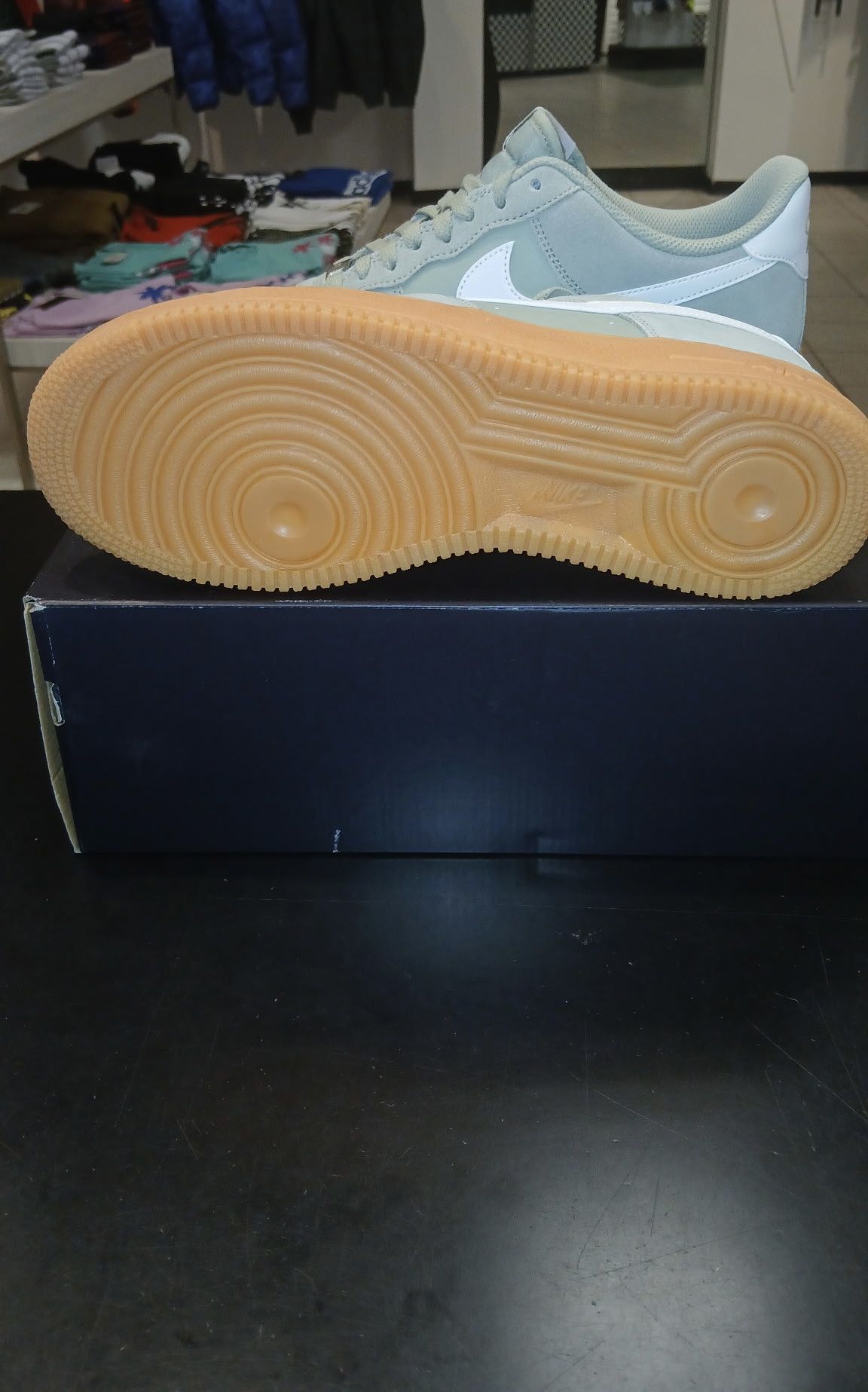 Nike NIKE AIR FORCE 1 07 LV8 Size US 10 / EU 43 - 9 Thumbnail