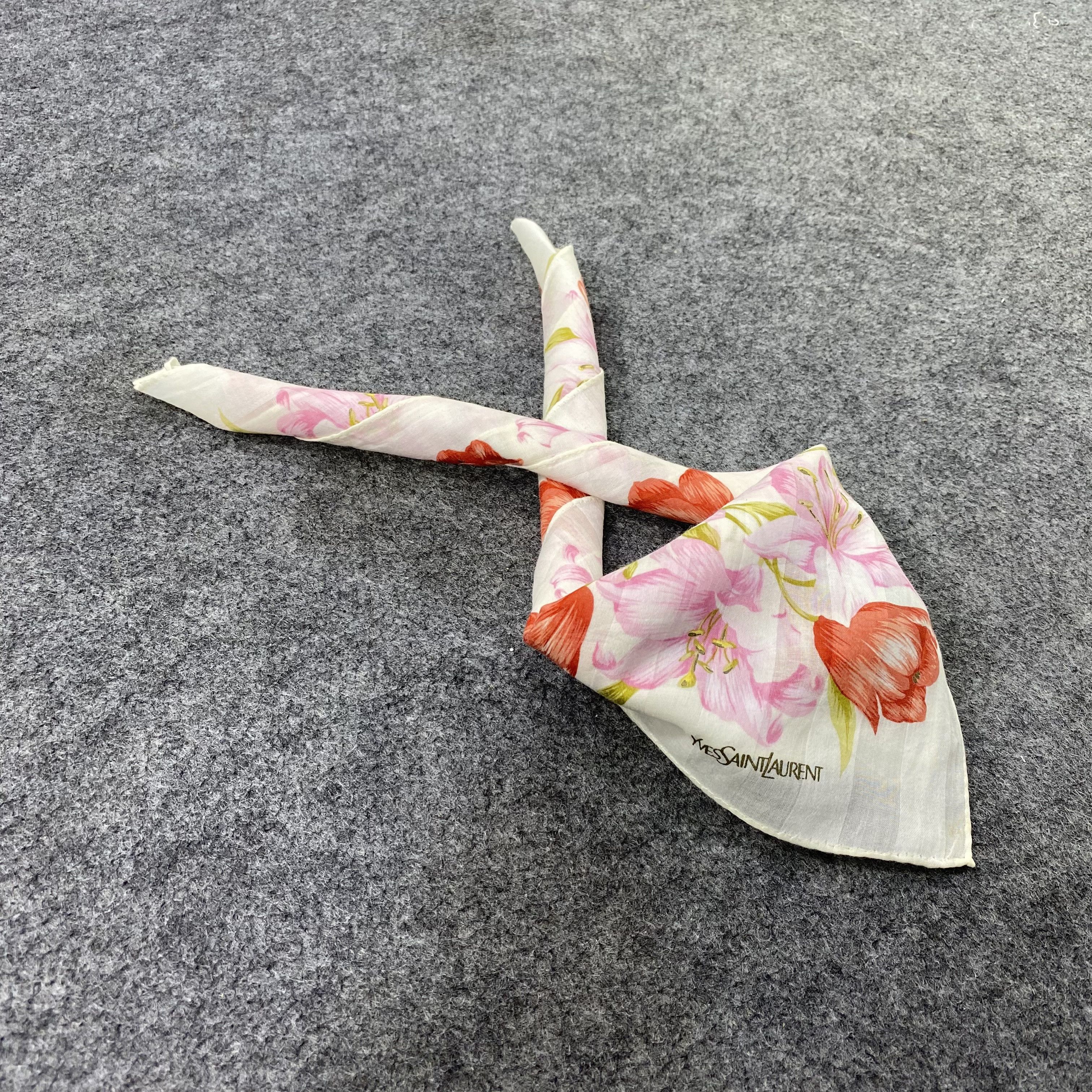 Yves Saint Laurent Yves Saint Laurent Handkerchief / Bandana /Neckerchief-B2121 Size ONE SIZE - 1 Thumbnail