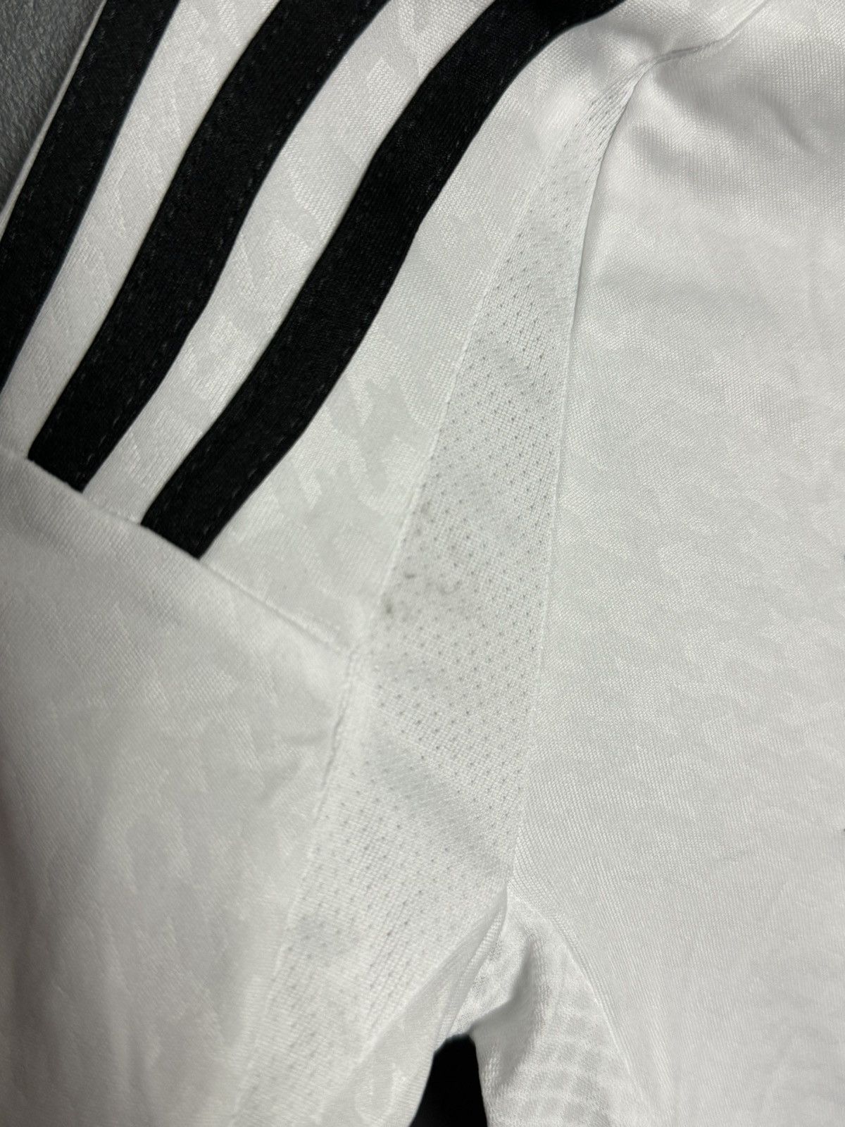 Adidas KIDS New Real Madrid 24/25 Home Vinicius Jr. Football Jersey Size US XS / EU 42 / 0 - 8 Thumbnail