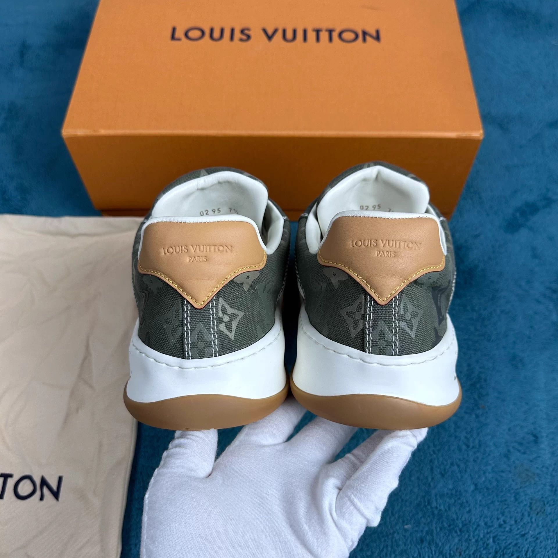 Louis Vuitton LV Canvas & Leather Low Top Sneaker Green US7.5/41.5 Size US 7.5 / EU 40-41 - 4 Thumbnail
