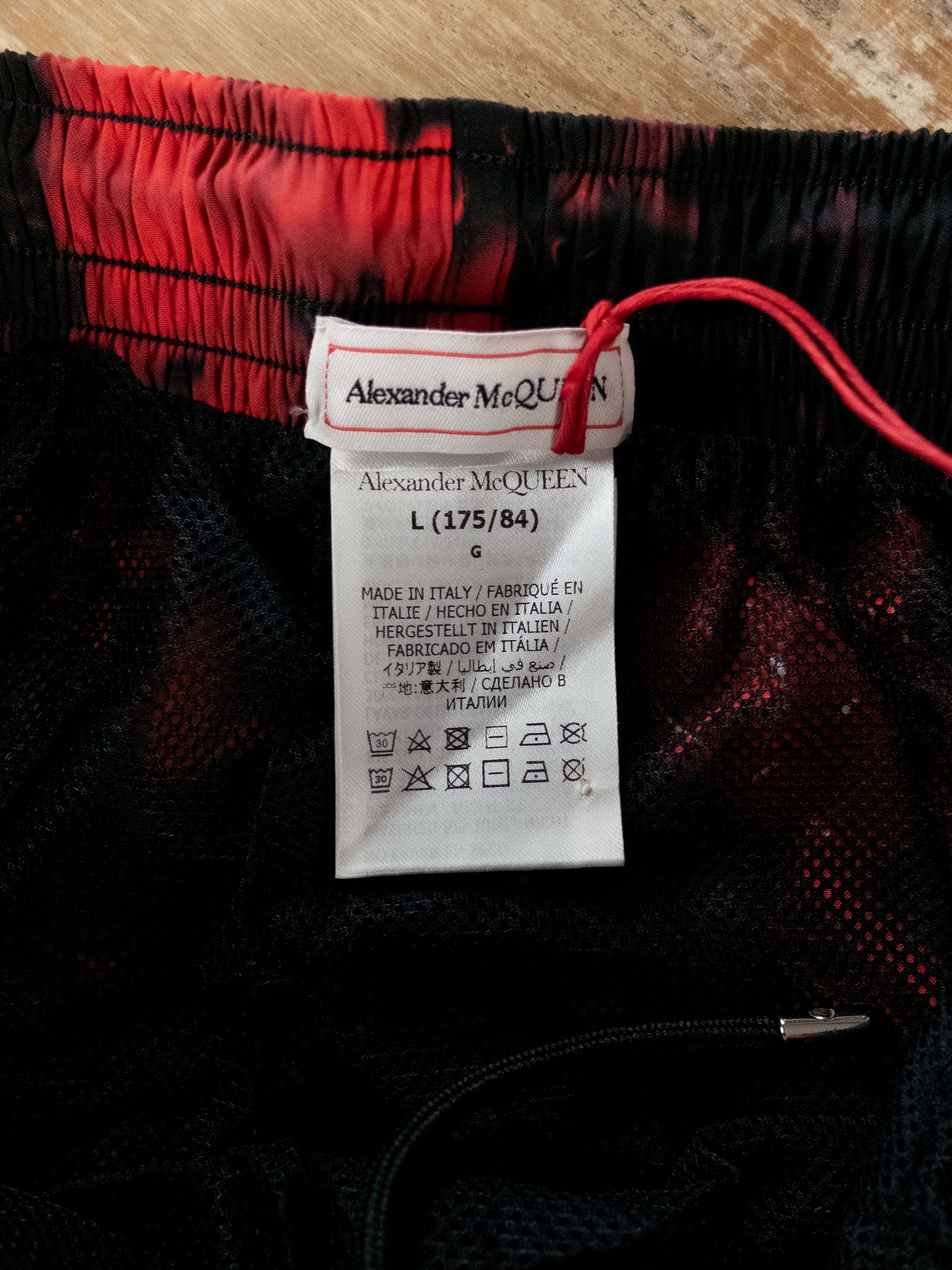 Alexander McQueen ALEXANDER MCQUEEN red & black Wax Floral swim shorts Large Size US 34 / EU 50 - 7 Thumbnail