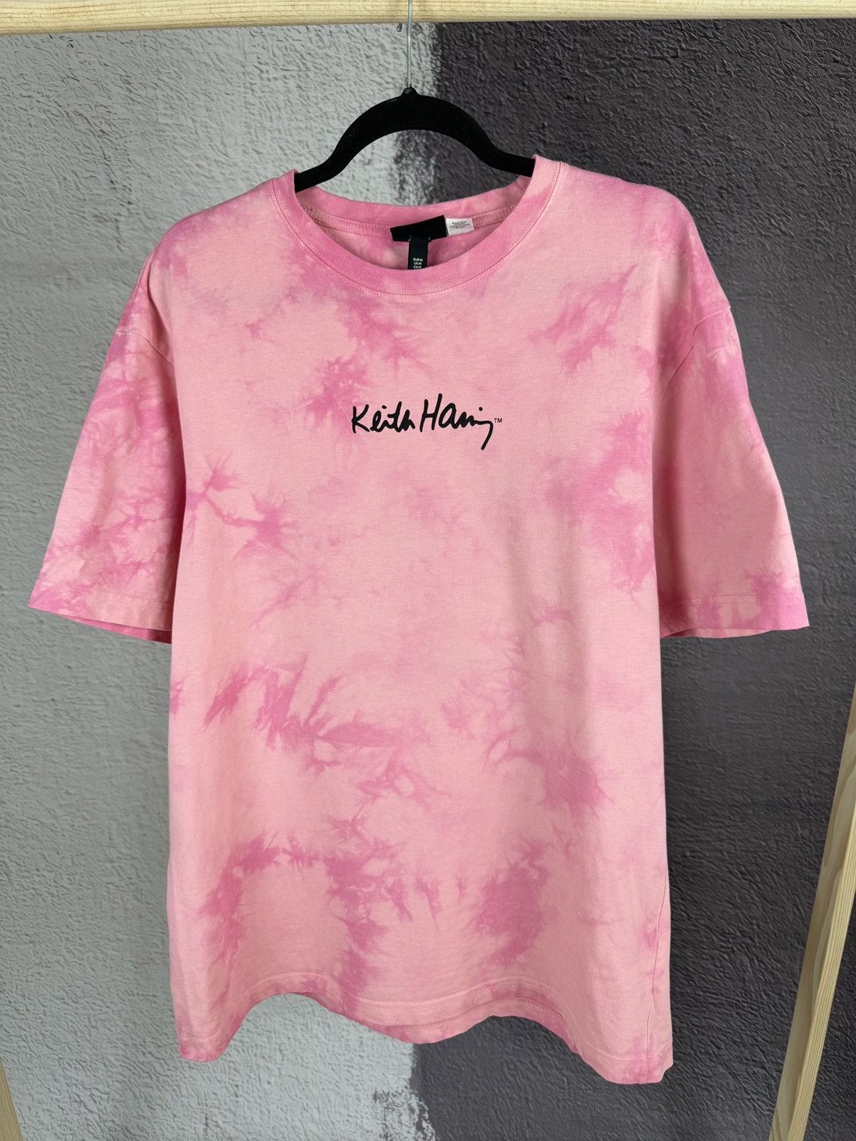 H&M × Keith Haring H&M x Keith Haring big logo tie dye relaxed fit tee shirt Size US M / EU 48-50 / 2 - 2 Thumbnail