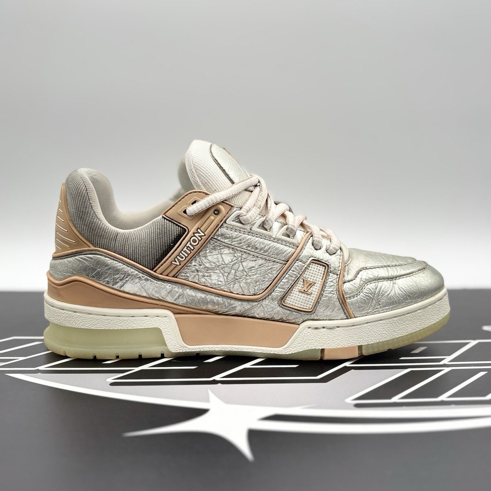 Louis Vuitton (7-7.5 US) Louis Vuitton Trainer ' Metallic, Beige ' Size US 7 / EU 40 - 13 Thumbnail