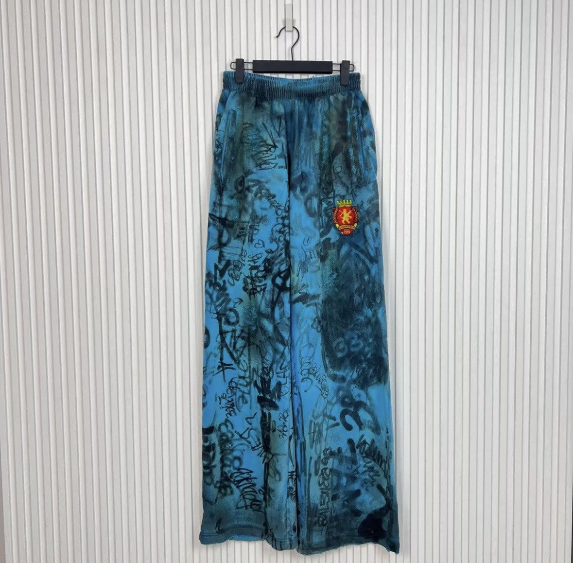 Balenciaga Balenciaga Manchester United graffiti sweatpants Size US 28 / EU 44 - 1 Thumbnail