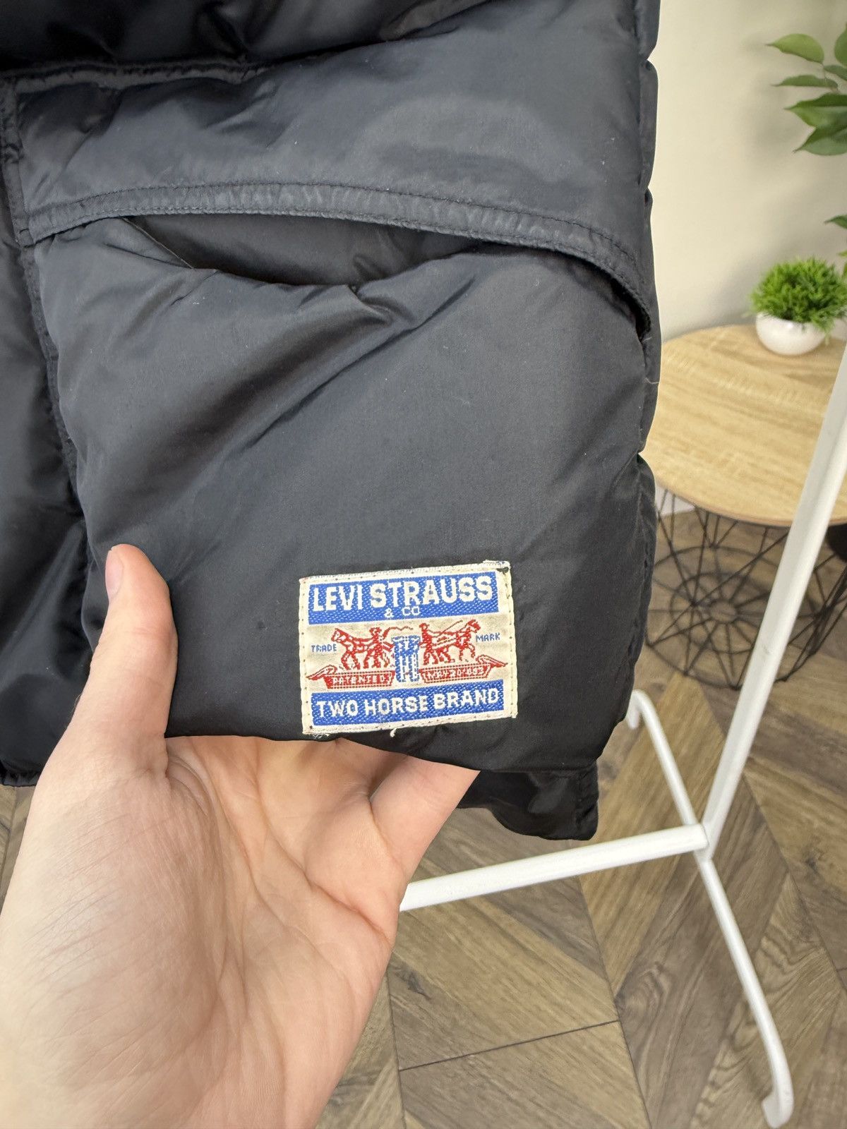 Levi's Levi’s Reversible Puffer Vest Black Logo Back Print Vintage Size US L / EU 52-54 / 3 - 3 Thumbnail