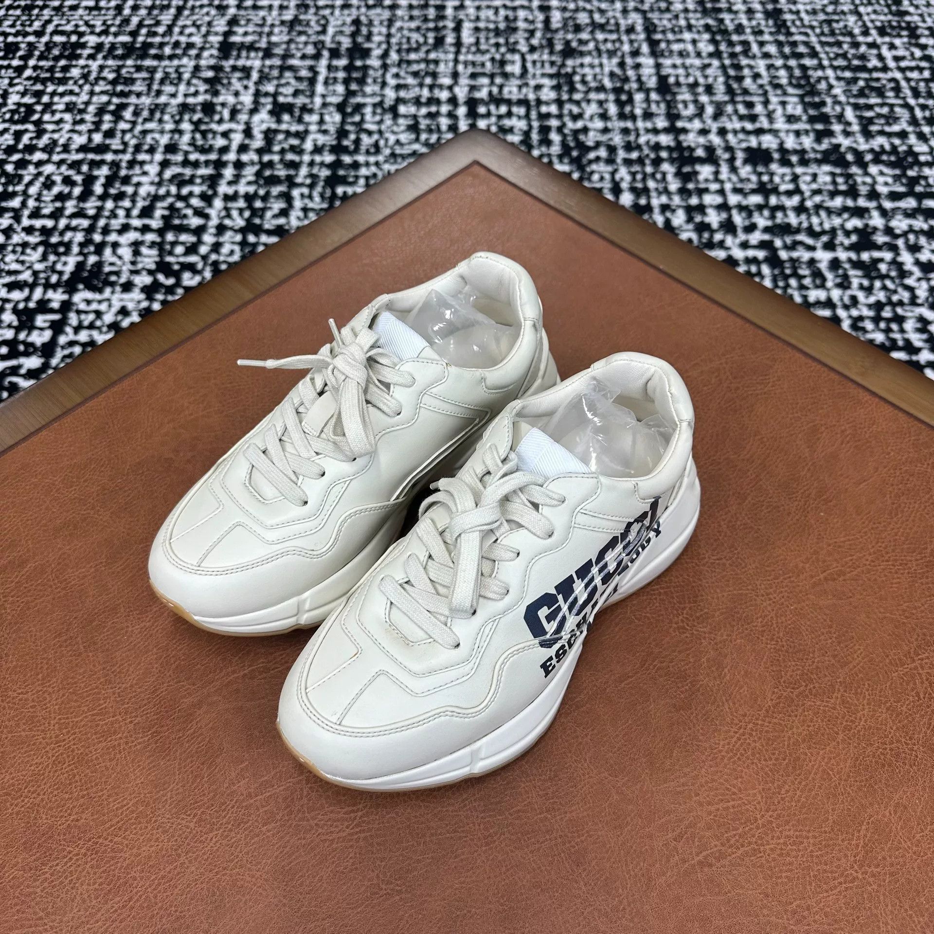 Gucci Gucci Printed Lowtop Sneakers it_36 Women Size US 6 / IT 36 - 1 Thumbnail