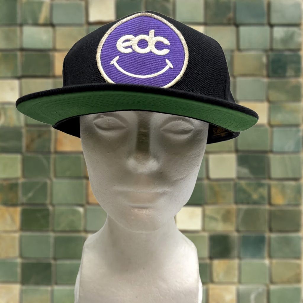 Vintage Insomniacs EDC Electric Daisy Carnival Hat Flat Brim Adjustable Black Patch Snapback One Size Mens Size ONE SIZE - 1 Thumbnail