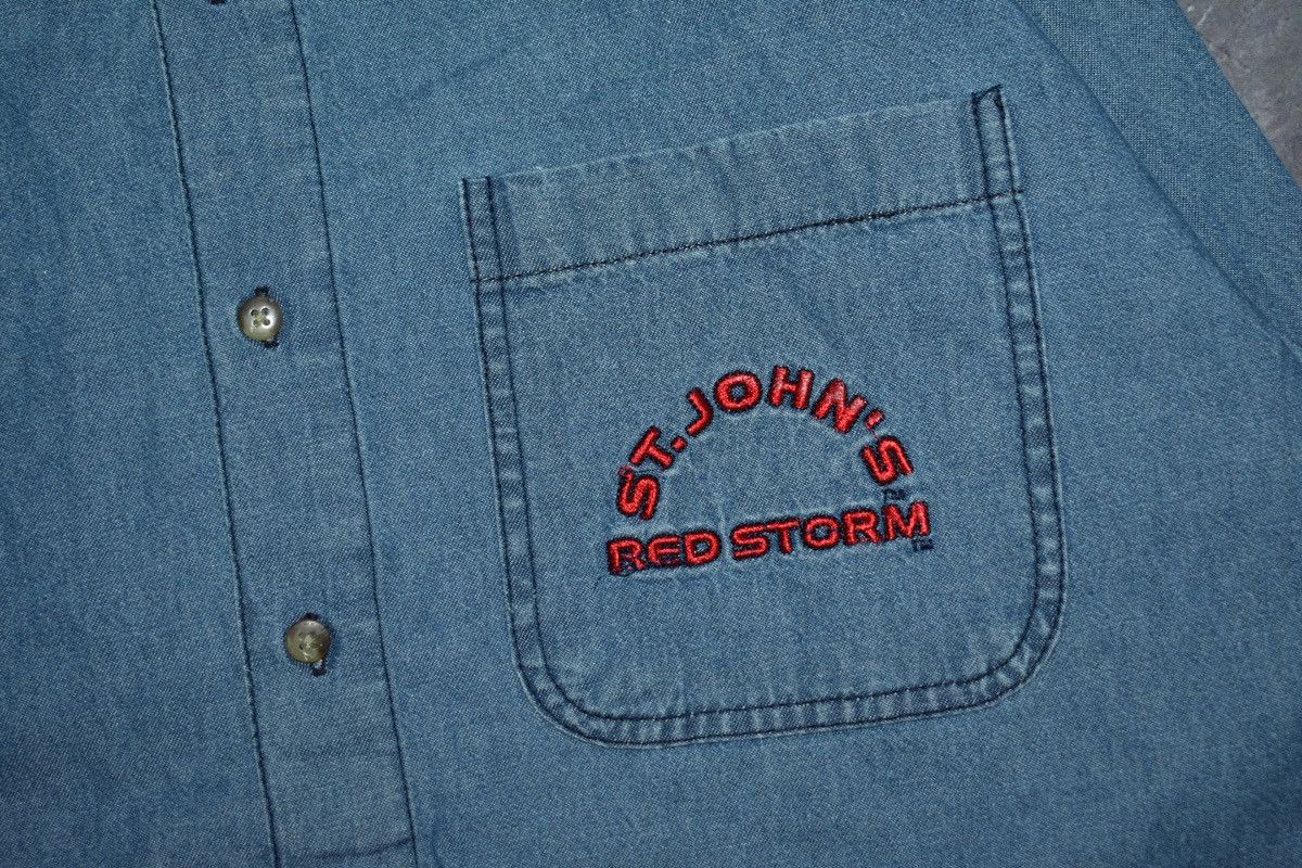 Vintage Vintage St. John's Red Storm Denim Buttondown Shirt (L) Size US L / EU 52-54 / 3 - 3 Thumbnail