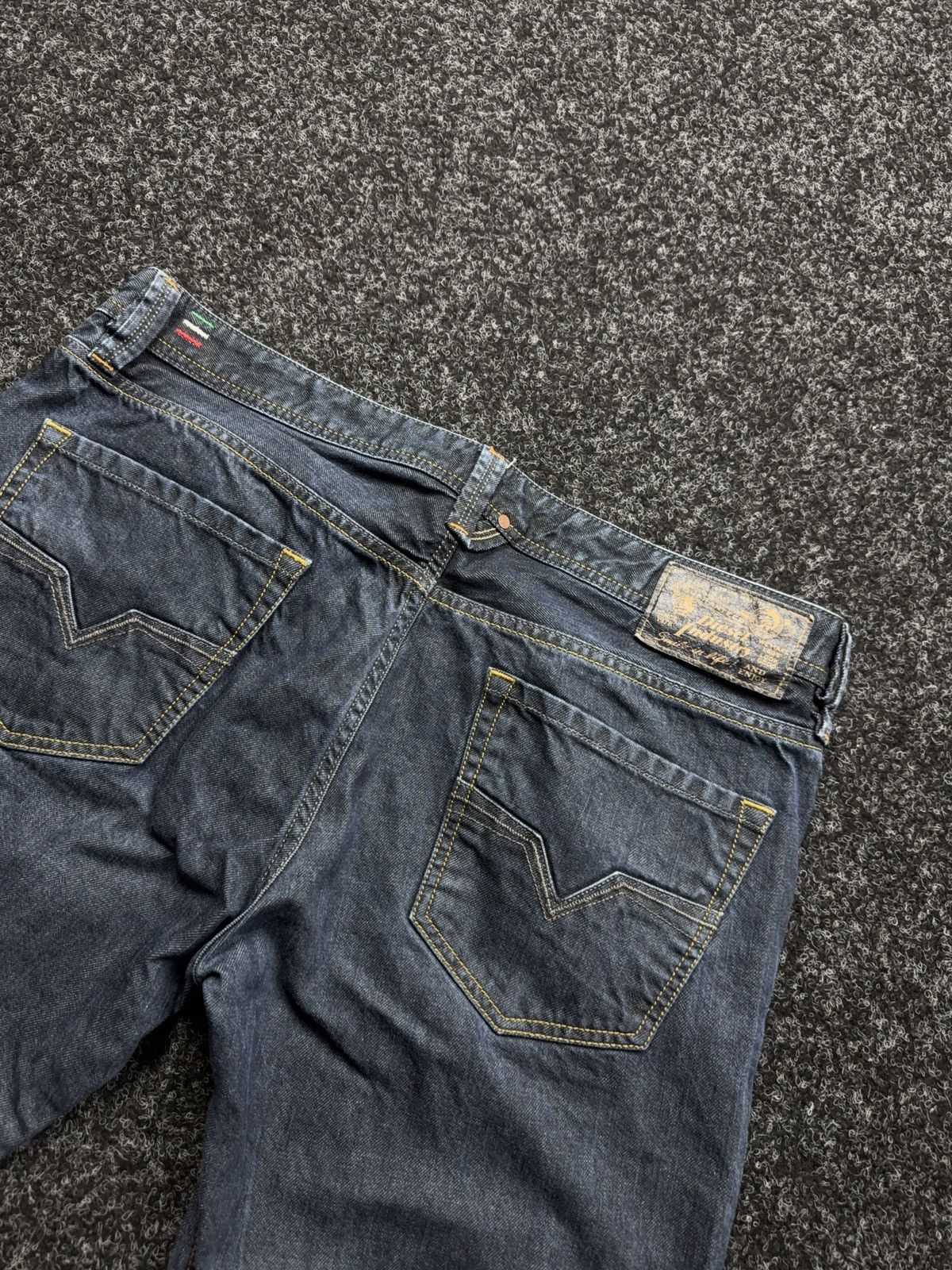 Diesel Luxury 00s Diesel Larkee Regular Straight Denim Retro Jeans Size US 36 / EU 52 - 17 Thumbnail