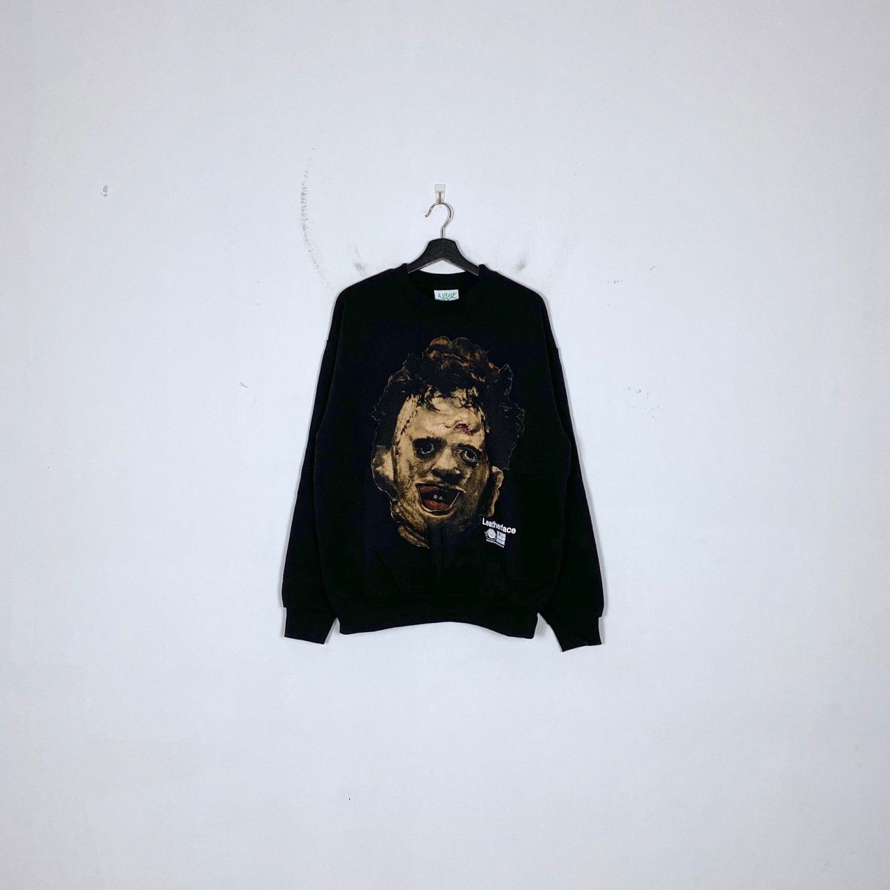 X THE TEXAS CHAIN SAW MASSACRE LEATHER FACE CREWNECK