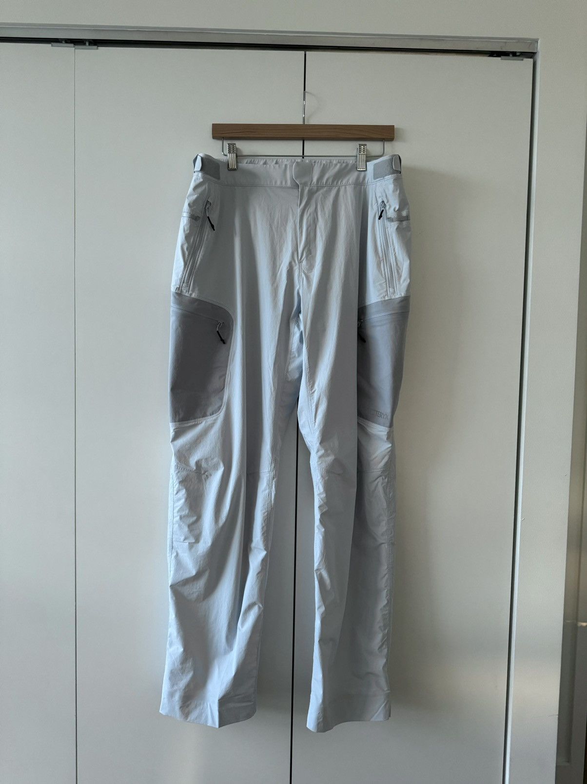 image of Arcteryx System_A Eislen Cargo Pants In Turbine 36 ( Size) Ss22 in White, Men's