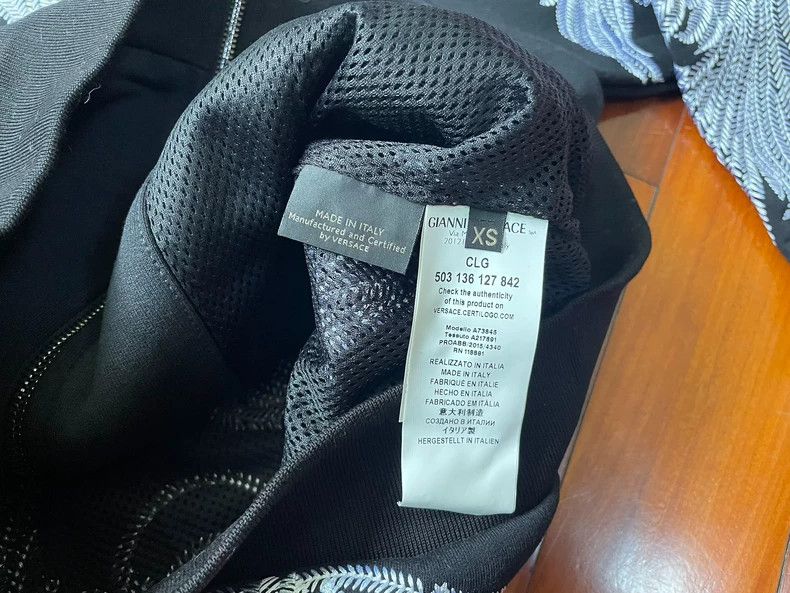 Versace Versace Reworked embroidered coat Size US S / EU 44-46 / 1 - 6 Thumbnail