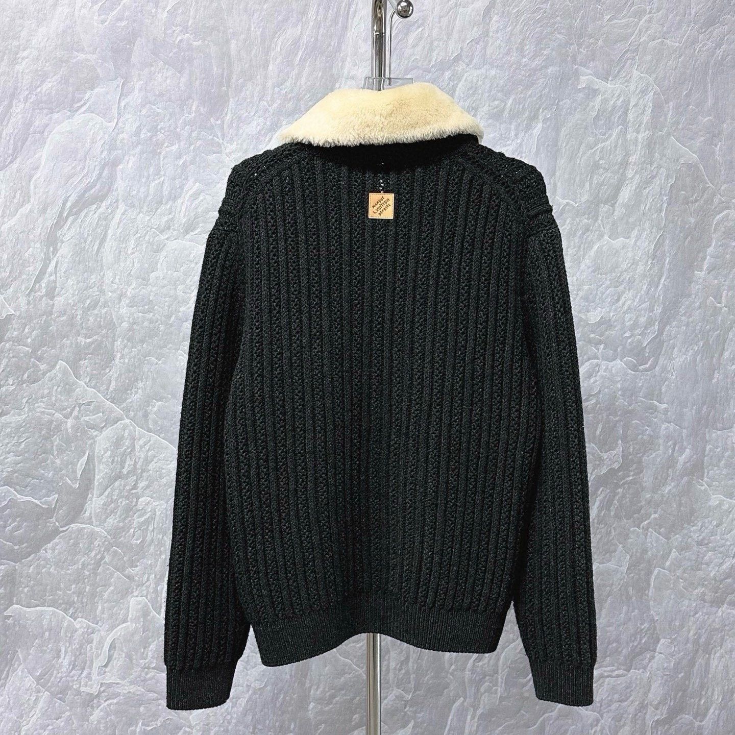 Louis Vuitton Louis Vuitton SS26 Wool Knit Fur Collar Coat L Size US L / EU 52-54 / 3 - 4 Thumbnail