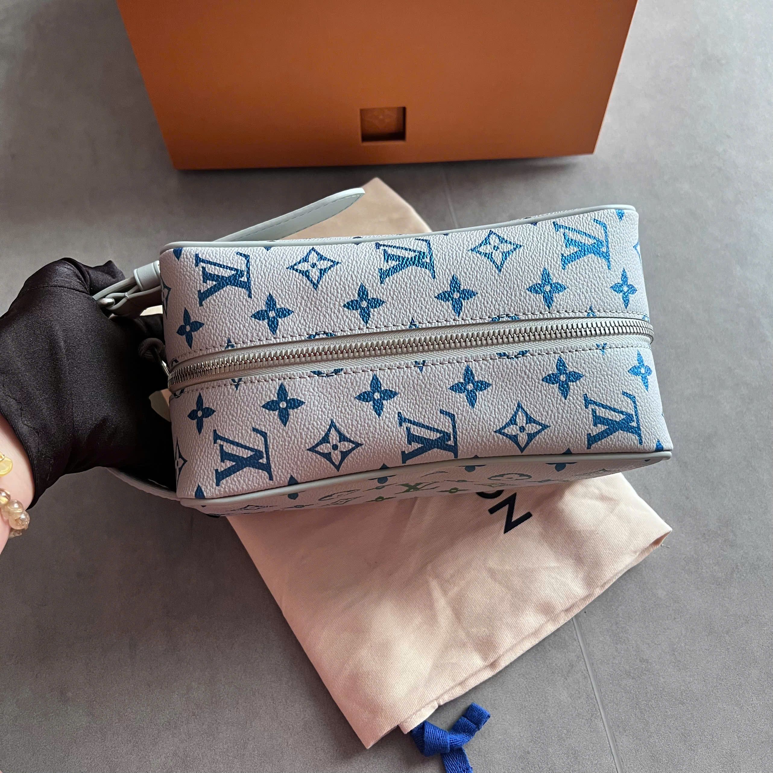 Louis Vuitton LOUIS VUITTON M14034 LOCKER DOPP KIT Size ONE SIZE - 7 Thumbnail