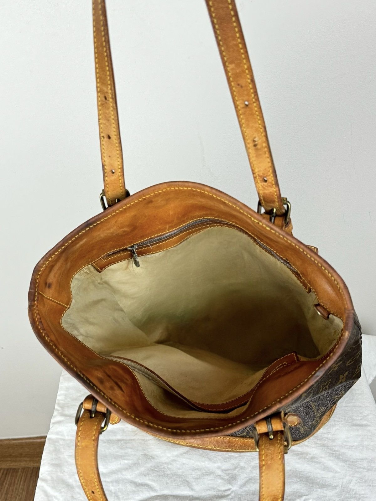 Louis Vuitton Vintage leather bag Louis Vuitton Bucket original item Size ONE SIZE - 5 Thumbnail