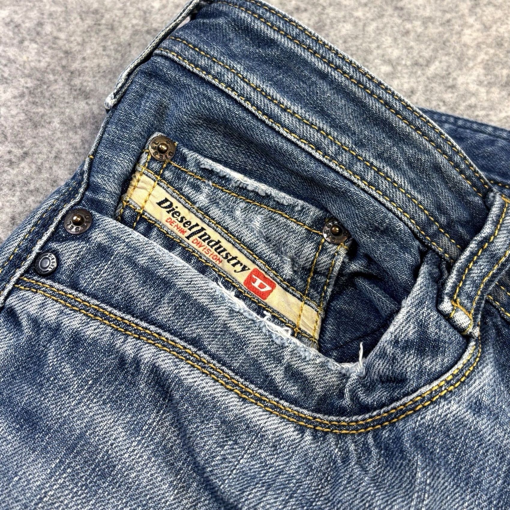 Diesel Diesel Timmen Jeans W36 L32 Men Blue Distressed Pant Wash 0089Z Vintage No Distressed Pattern Regular Denim 5-Pocket Design Mens Size US 36 / EU 52 - 7 Thumbnail