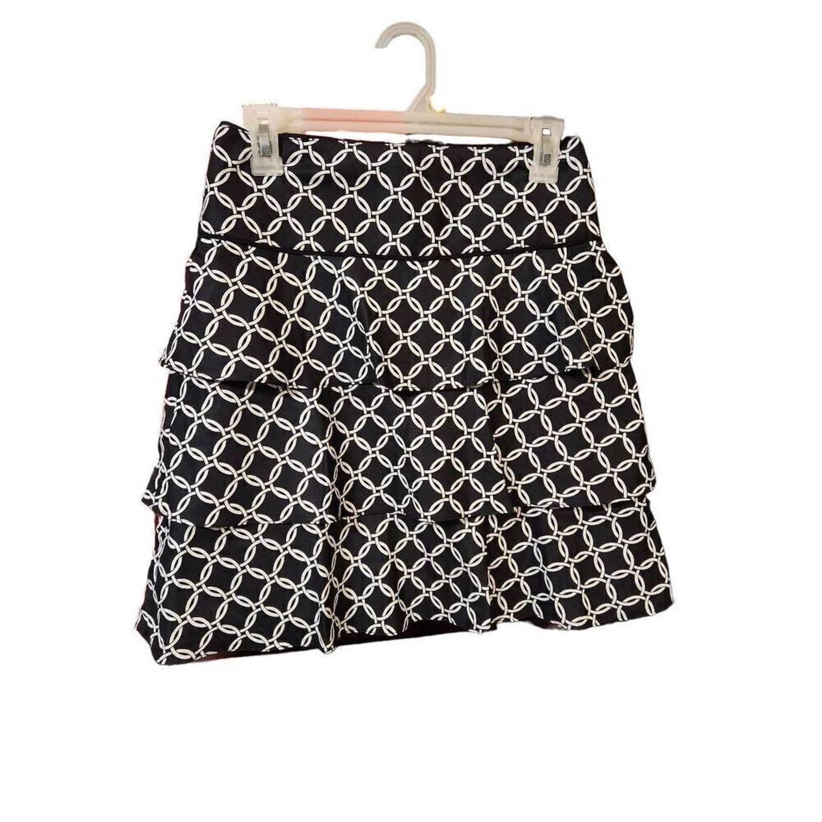 White House Black Market White house black market size 0 black skirt Size 25" / US 0 / IT 36 - 5 Thumbnail