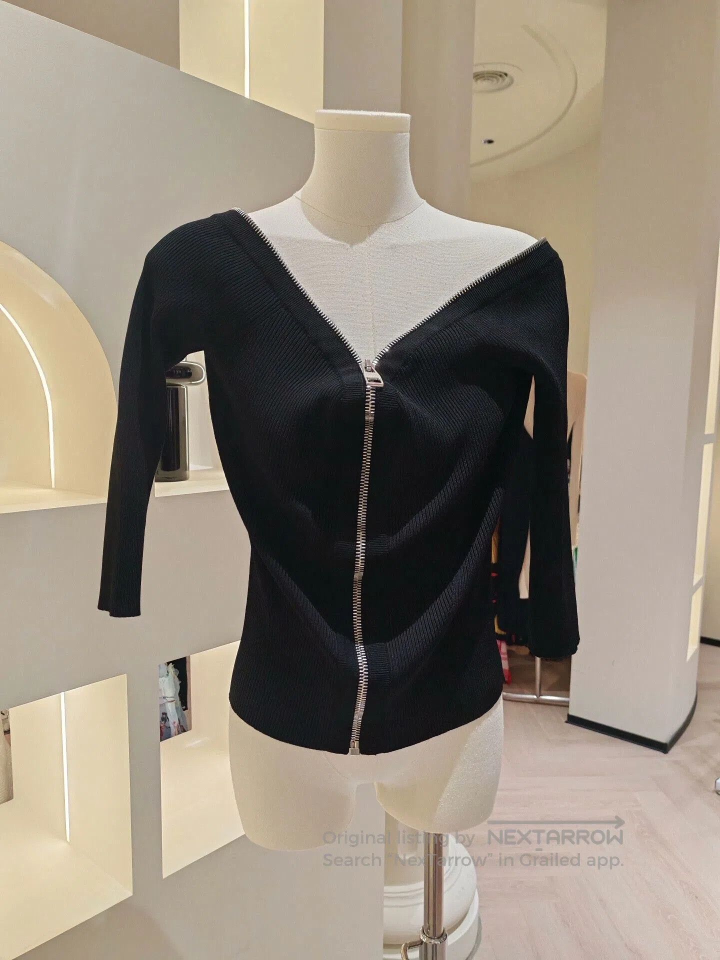 Alexander McQueen Alexander McQueen Black Knit Cardigan. Size M / US 6-8 / IT 42-44 - 1 Thumbnail