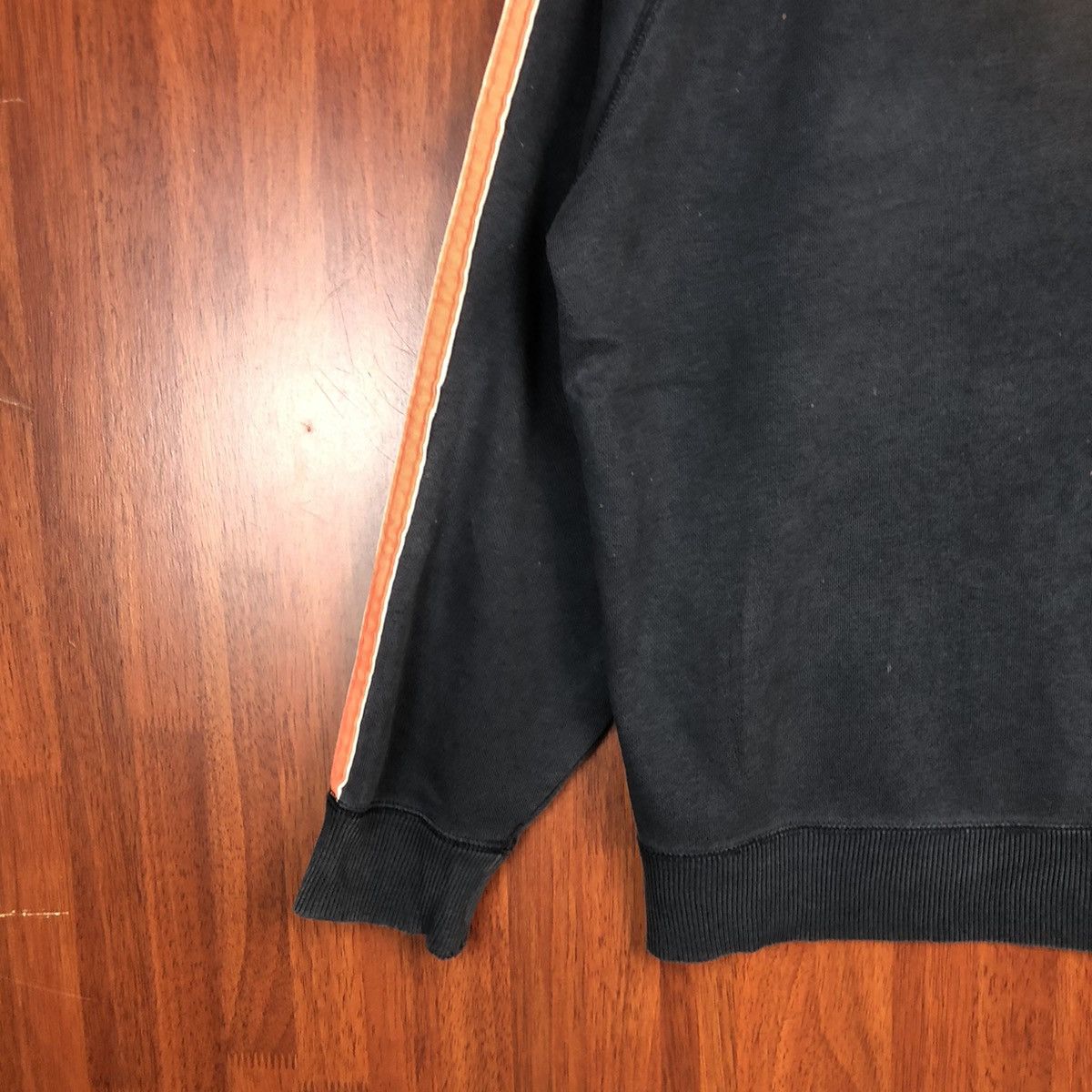 Uniqlo Uniqlo Line Orange Dark Blue vintage Sweatshirt #7529 Size US L / EU 52-54 / 3 - 4 Thumbnail