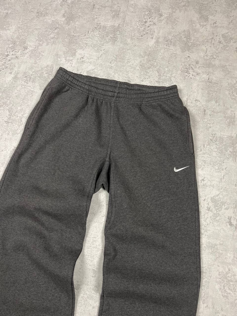 Nike Nike Baggy Grey Sweatpants Joggers Pants Size L Size US 35 - 5 Thumbnail